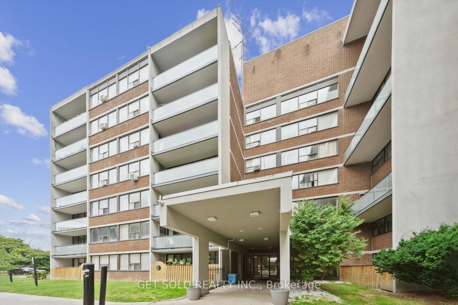 2121 Roche Court Unit 301, Mississauga, ON L5K 2C7 - Photo 1
