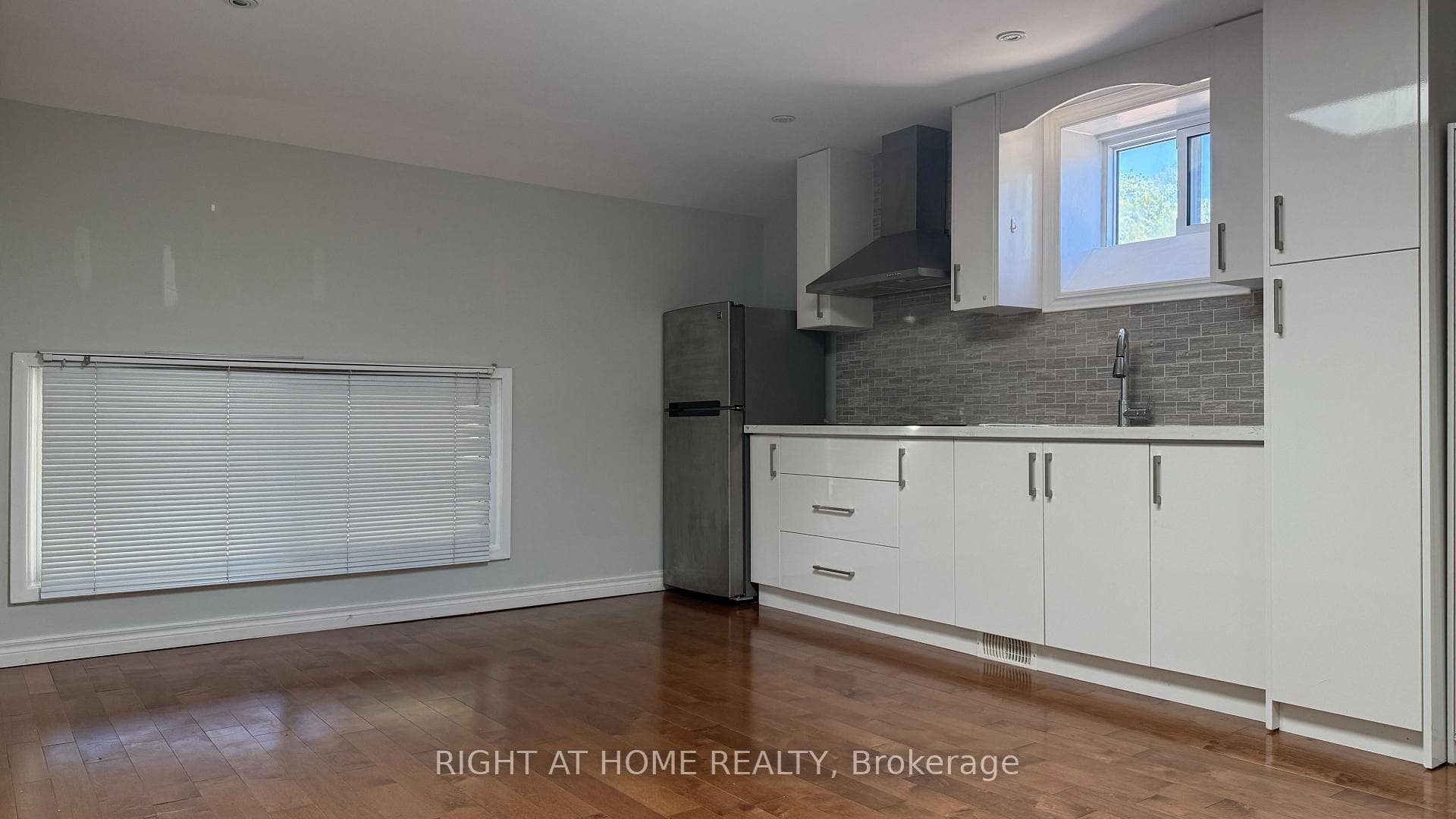 1088 Pearson Drive Unit 1, Oakville, ON L6H 2A8 - Photo 1