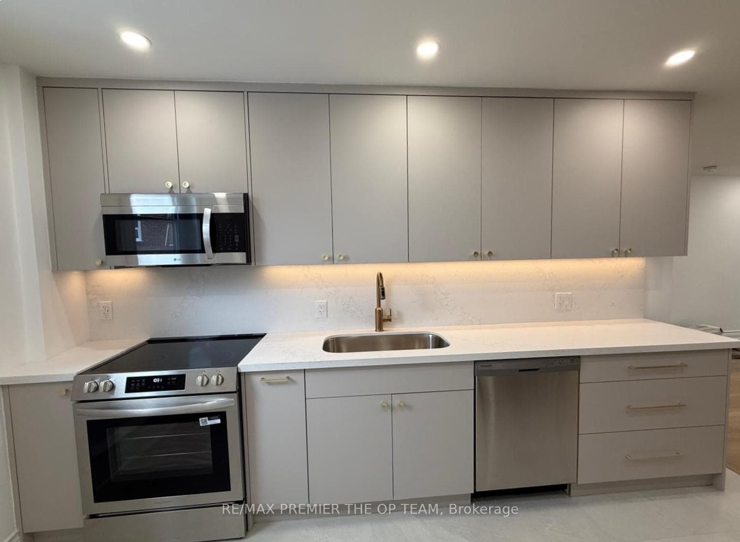54 Vaughan Road Unit Upper Level, Annex / Yorkville / Summerhill, ON M6G 2N4 - Photo 1