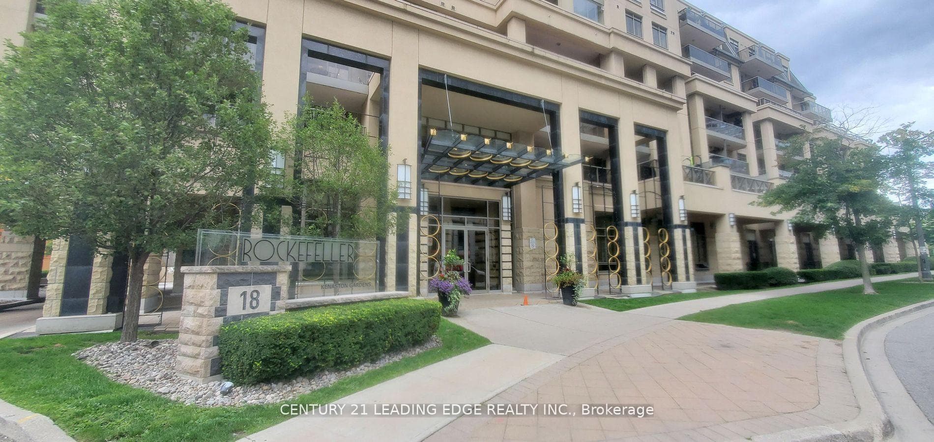18 Kenaston Gardens Unit 212, Hillcrest Village / Bayview Village, ON M2K 1G8 - Photo 1
