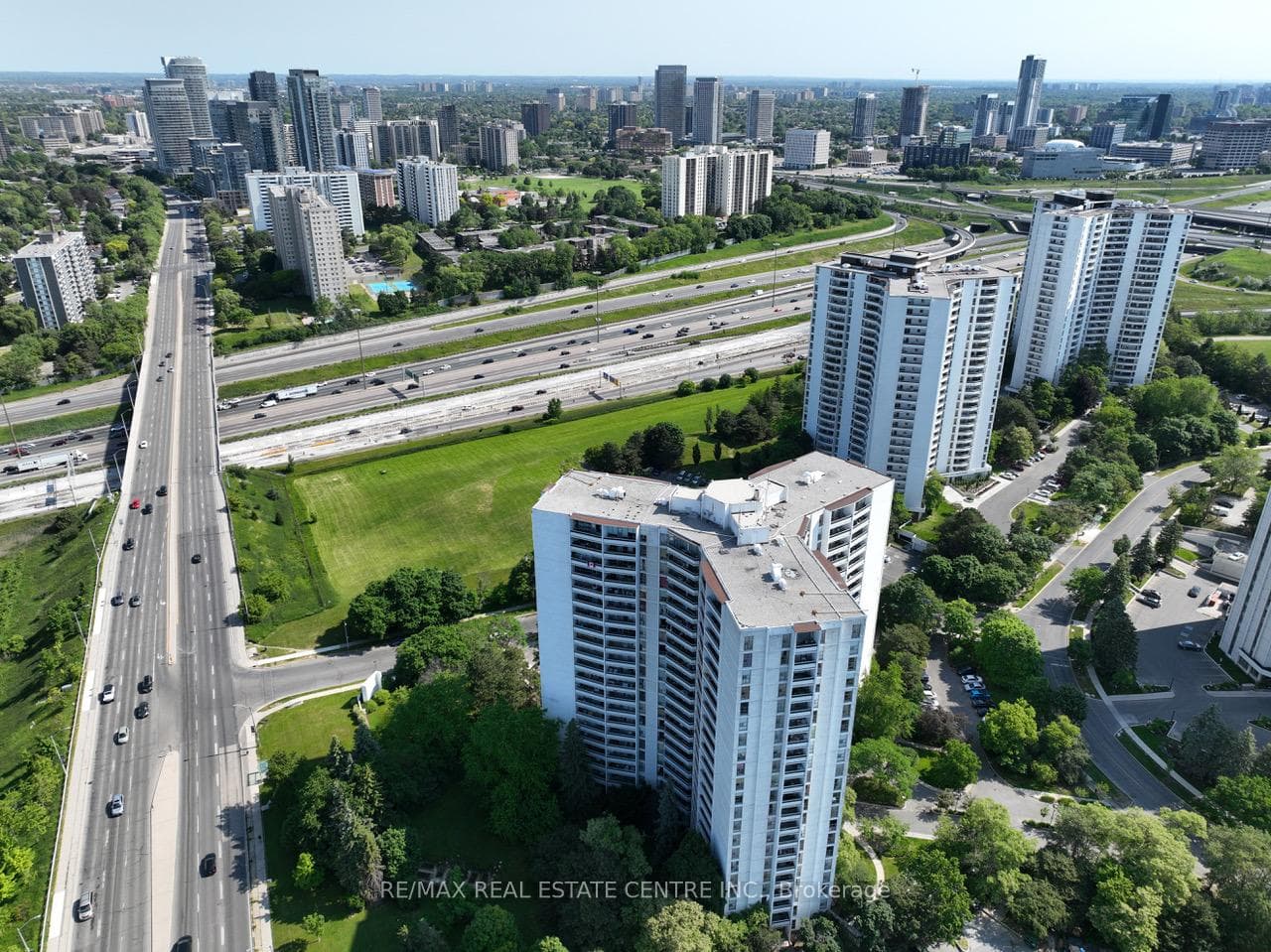 150 Graydon Hall Drive Unit 2011, Don Mills / Parkwoods / Victoria Village, ON M3A 3B3 - Photo 1