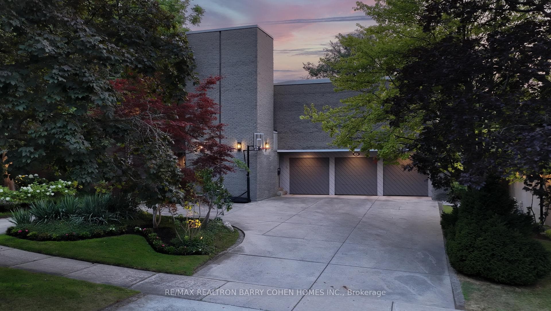 10 Penwood Crescent, Don Mills / Parkwoods / Victoria Village, ON M3B 2B9 - Photo 1