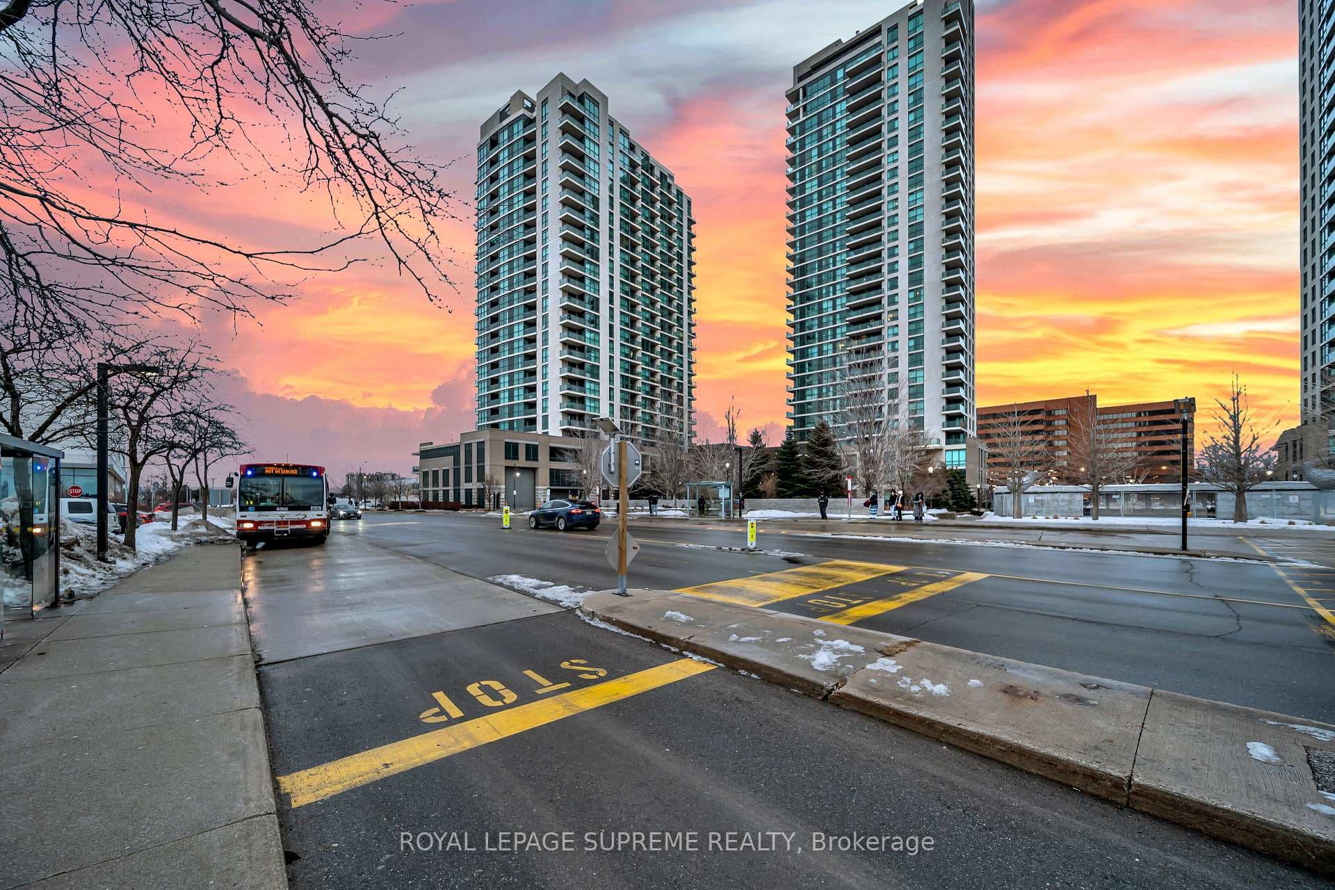 205 Sherway Gardens Road Unit 1804, Etobicoke (Islington / Rexdale), ON M9C 0A5 - Photo 1