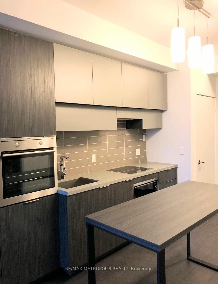 8 EGLINTON Avenue Unit 1809, Leaside / Davisville, ON M4P 0C1 - Photo 1
