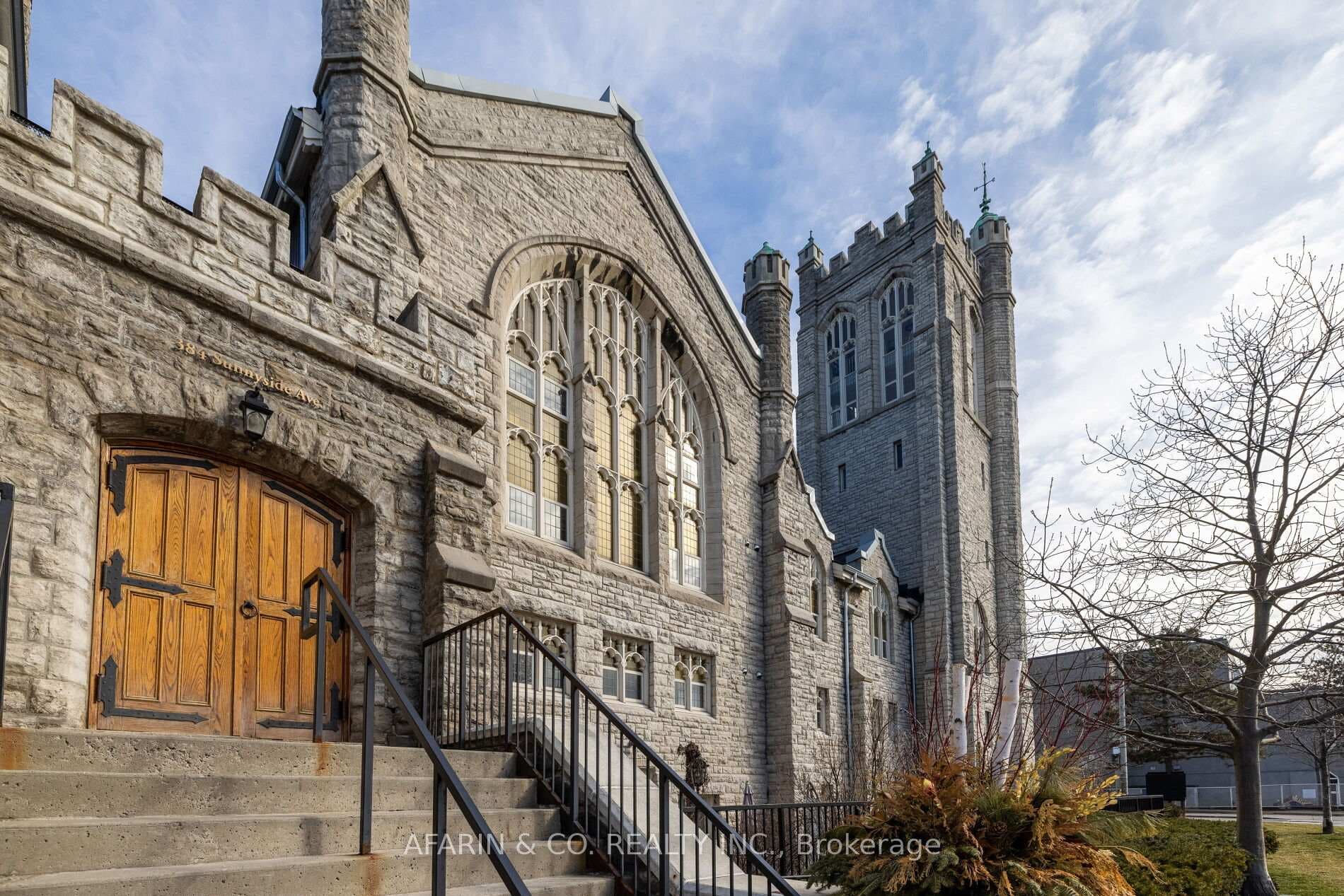 384 Sunnyside Avenue Unit 101, High Park / Junction / Roncesvalles, ON M6R 2S1 - Photo 1