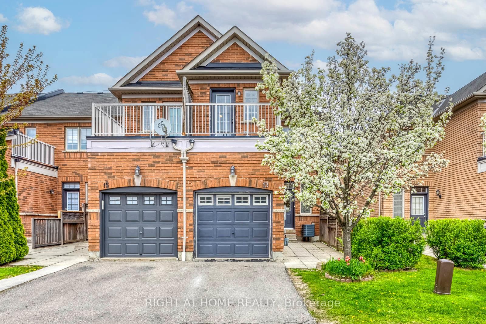 1015 Galesway Boulevard Unit 13, Mississauga, ON L5V 0A8 - Photo 1