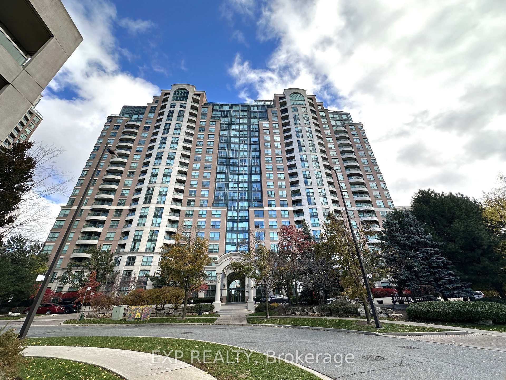 23 Lorraine Drive Unit 116, Thornhill / Willowdale, ON M2N 6Z6 - Photo 1