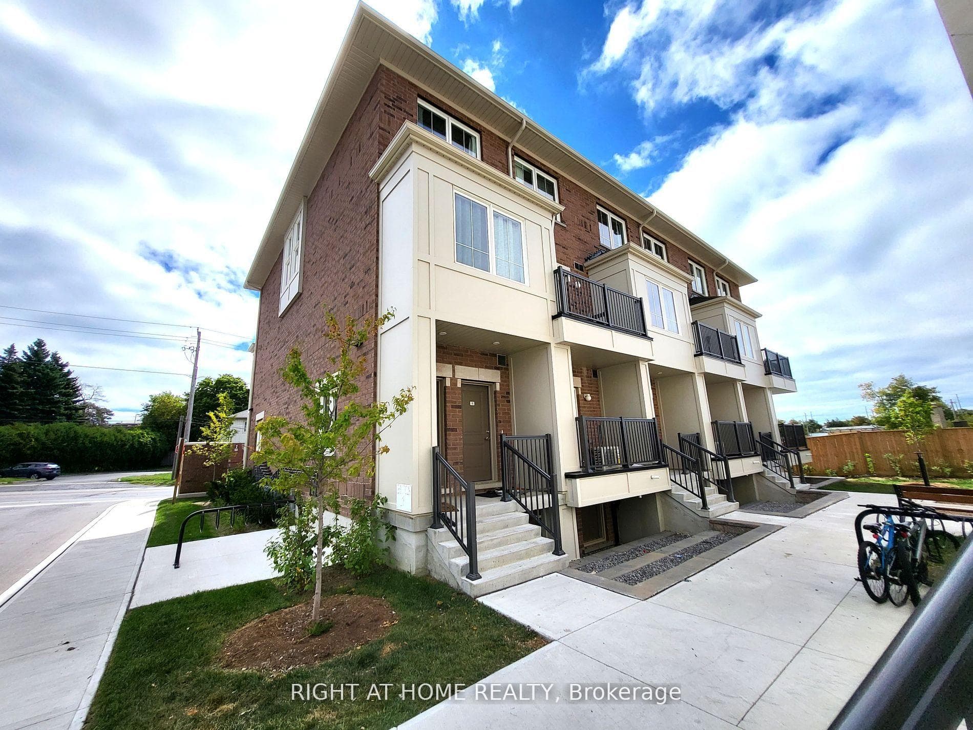 490 Beresford Path Unit 7, Oshawa, ON L1H 3E1 - Photo 1