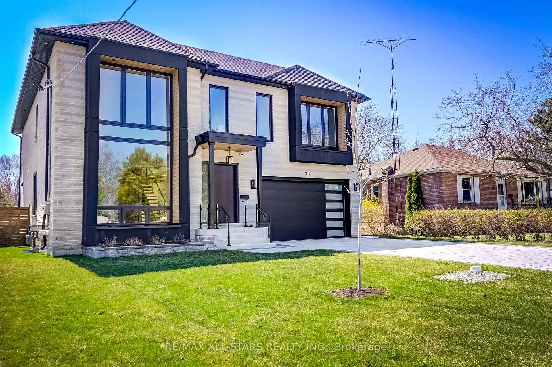 Welcome to 93 Cree Ave. (On Quiet Cul-De-Sac)