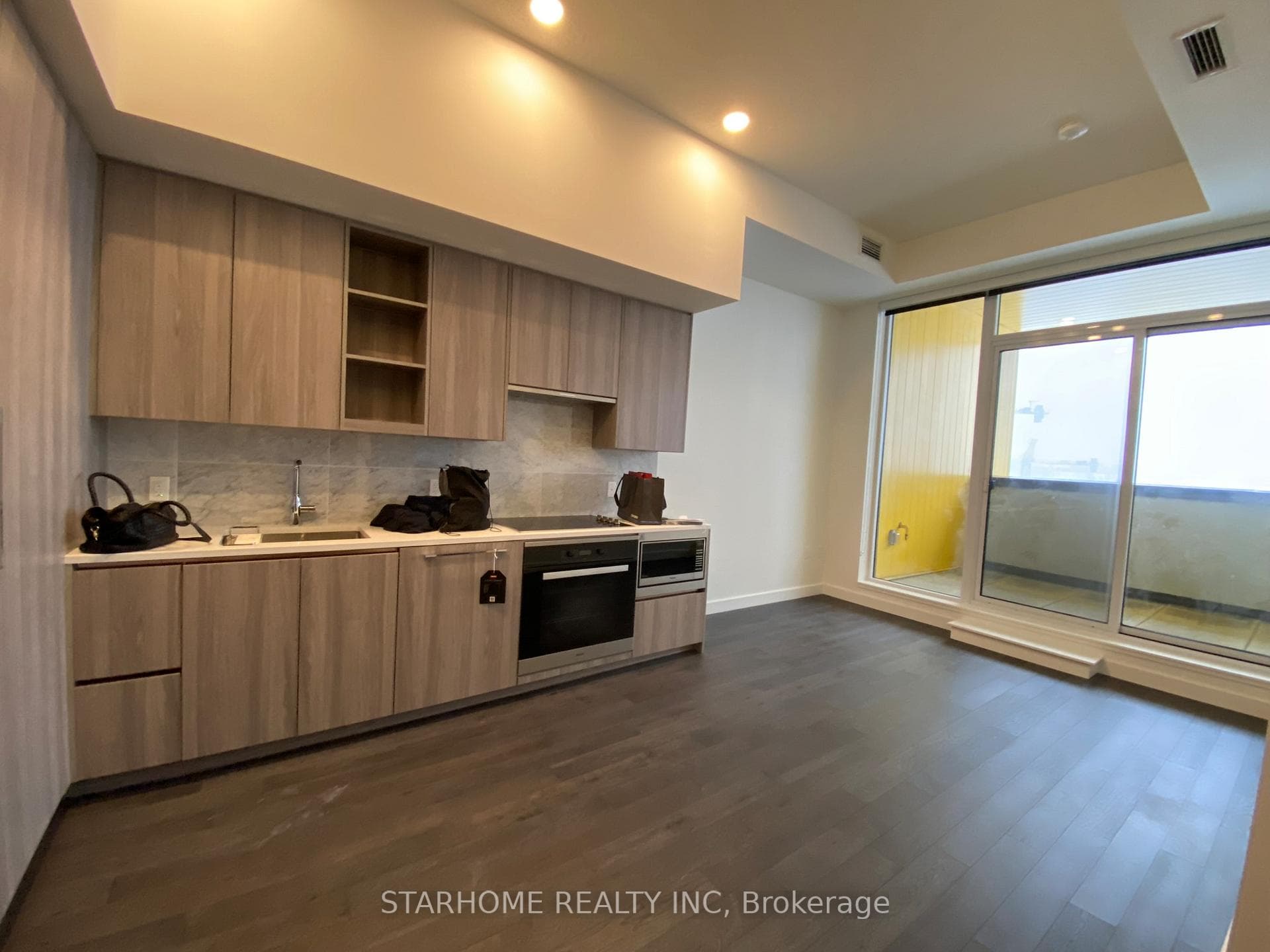 95 McMahon Drive Unit Th 510, Toronto C15