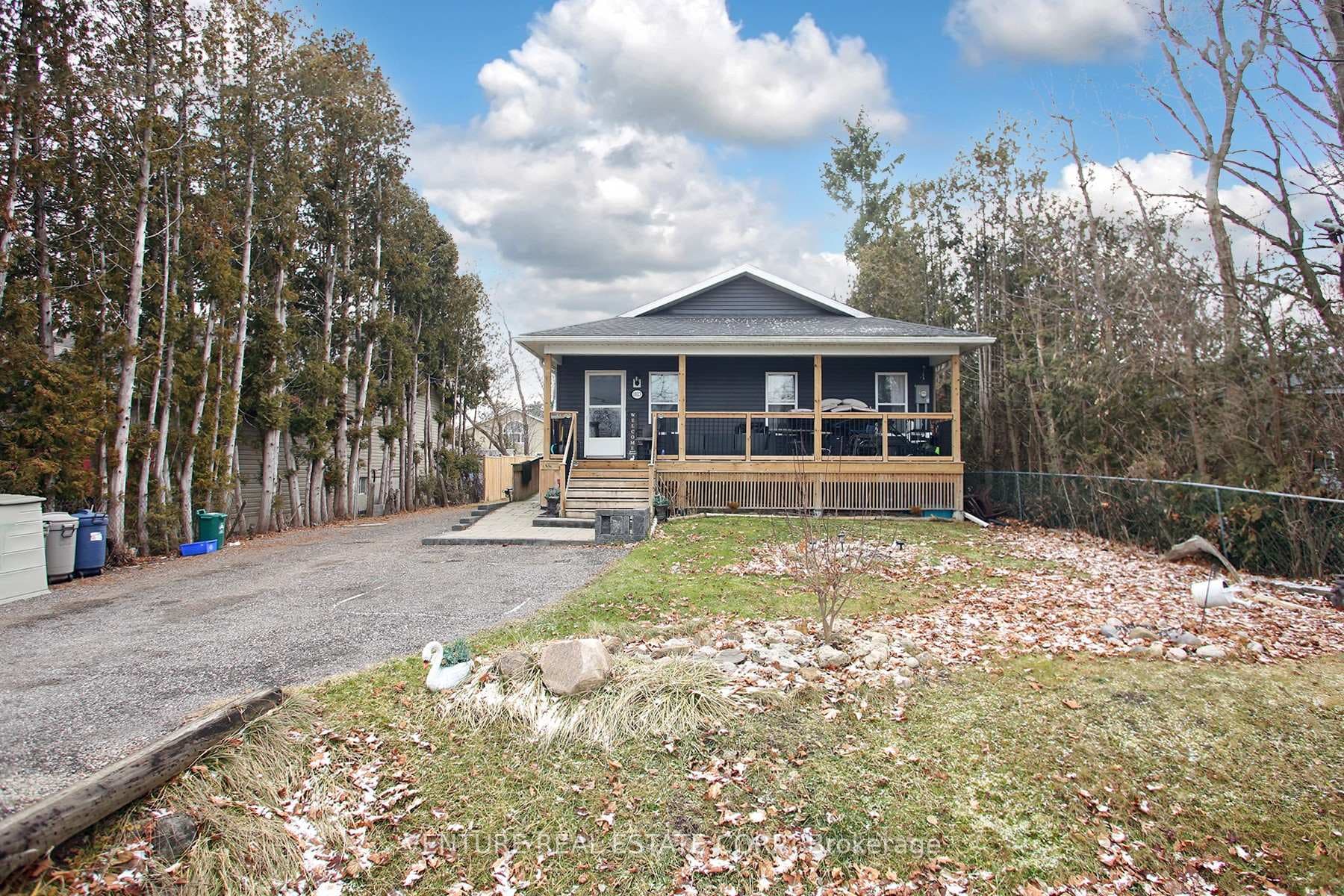 1023 Barton Avenue, Georgina, ON L4P 3E9 - Photo 1