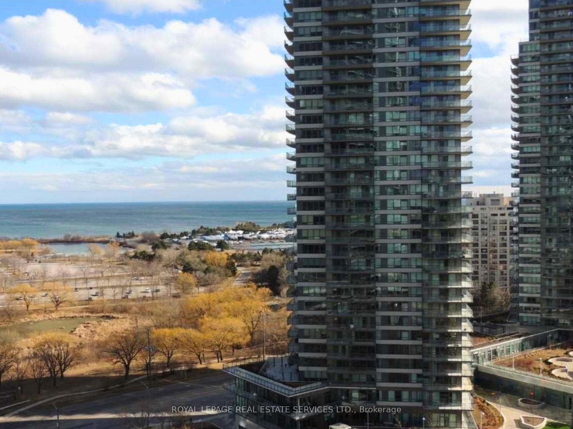 2220 Lakeshore Boulevard Unit 2210, Liberty Village / Parkdale / South Parkdale, ON M8V 0C1 - Photo 1