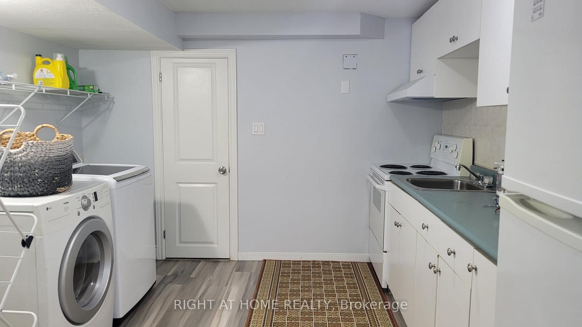 2655 Gananoque Drive Unit 7, Mississauga, ON L5N 3A6 - Photo 1