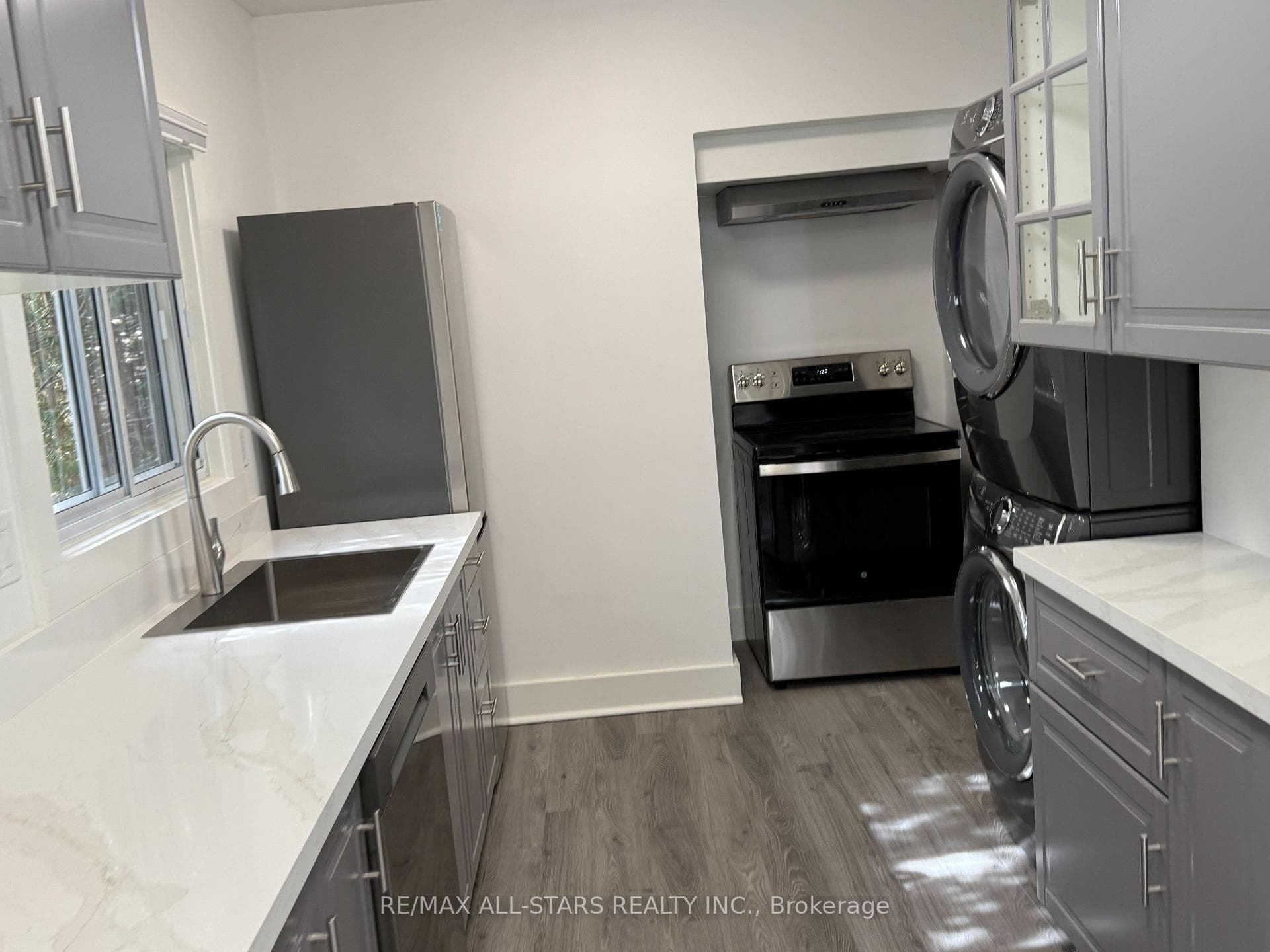 92 Thirty Ninth Street Unit 2, Liberty Village / Parkdale / South Parkdale, ON M8W 3M7 - Photo 1