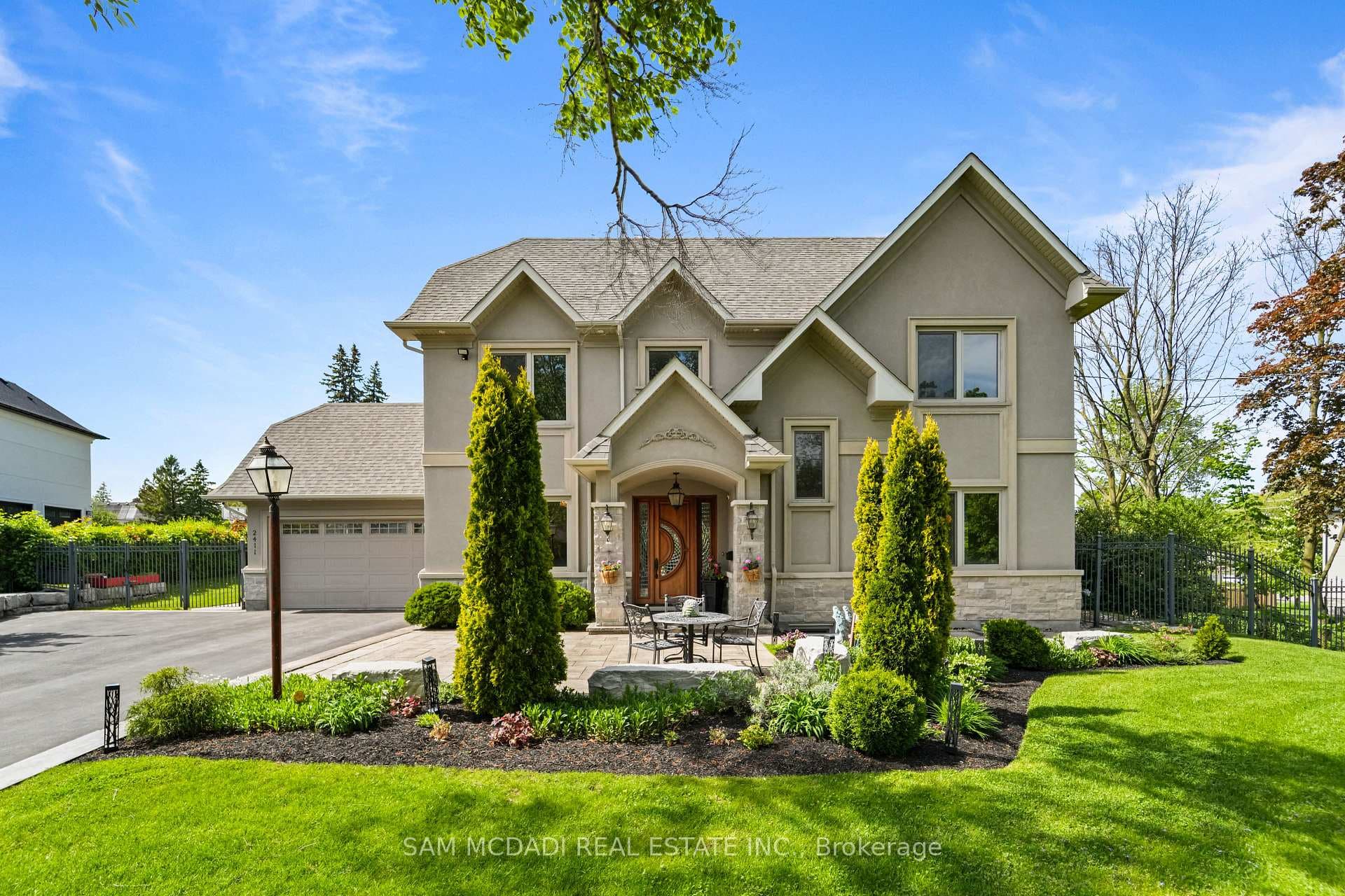 2411 Thorn Lodge Drive, Mississauga, ON L5K 1K8 - Photo 1