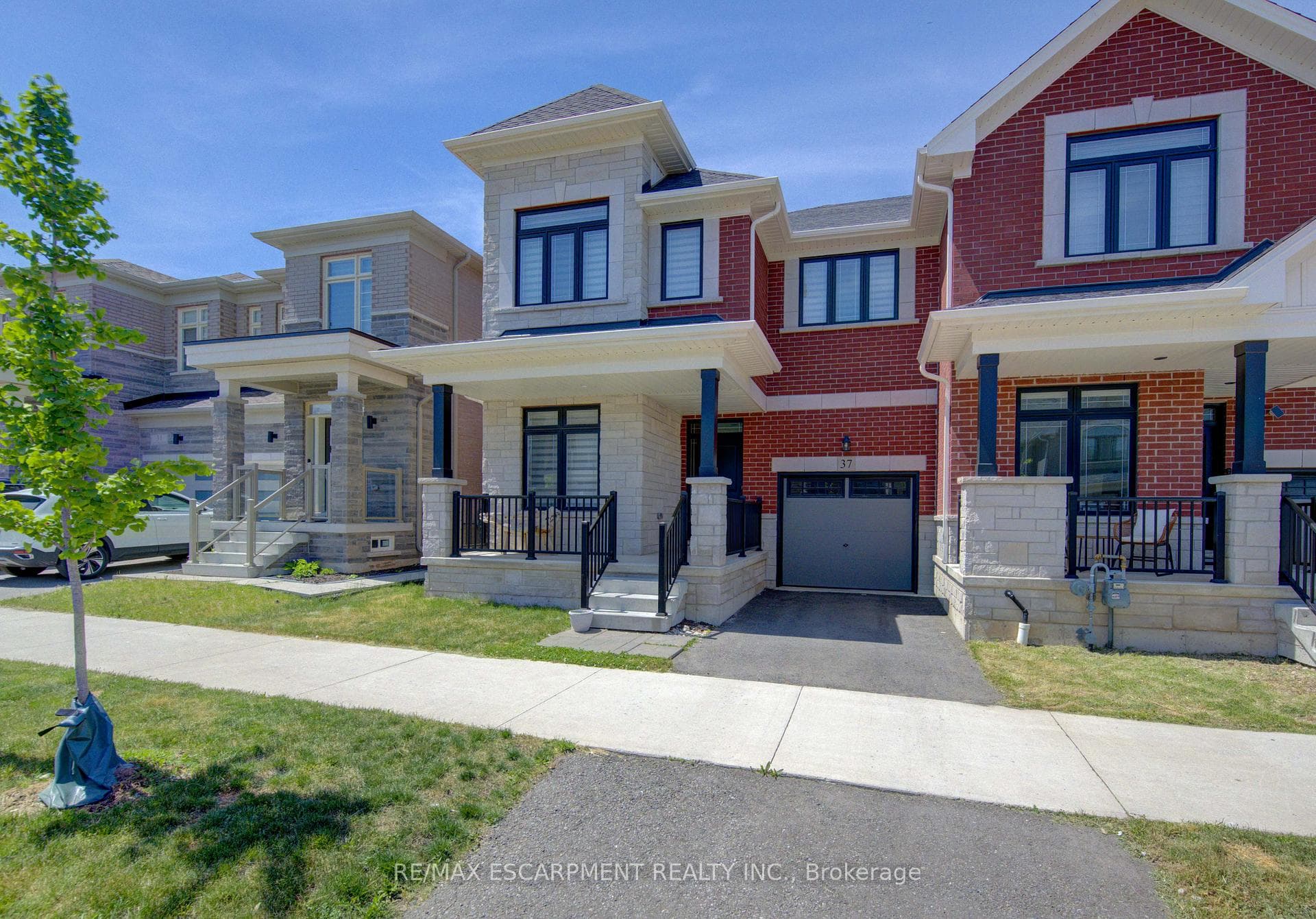 37 Great Falls Boulevard, Hamilton, ON L8B 1X8 - Photo 1