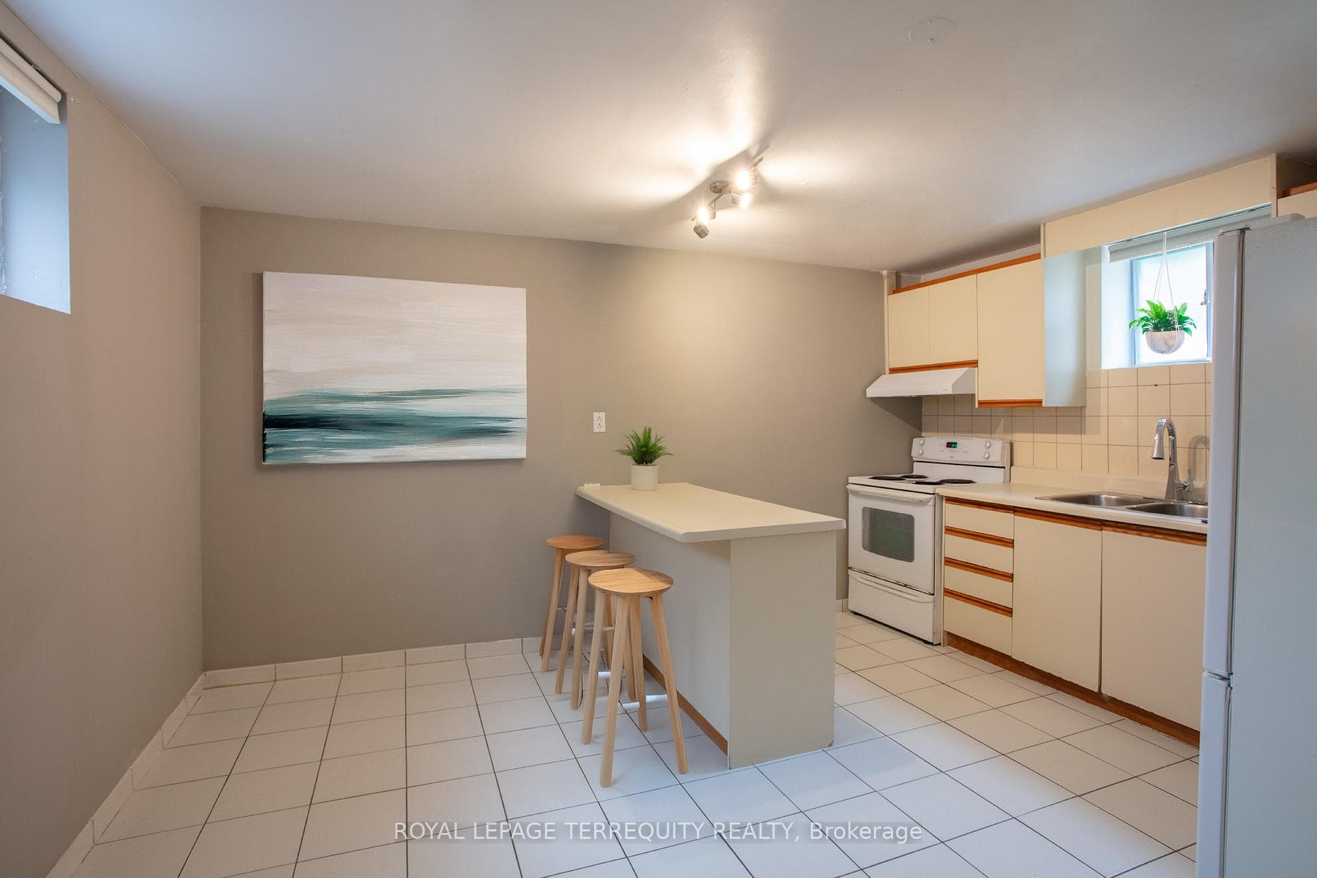 10 Northcliffe Boulevard Unit Basement, Keelesdale / Eglinton West, ON M6H 3H1 - Photo 1