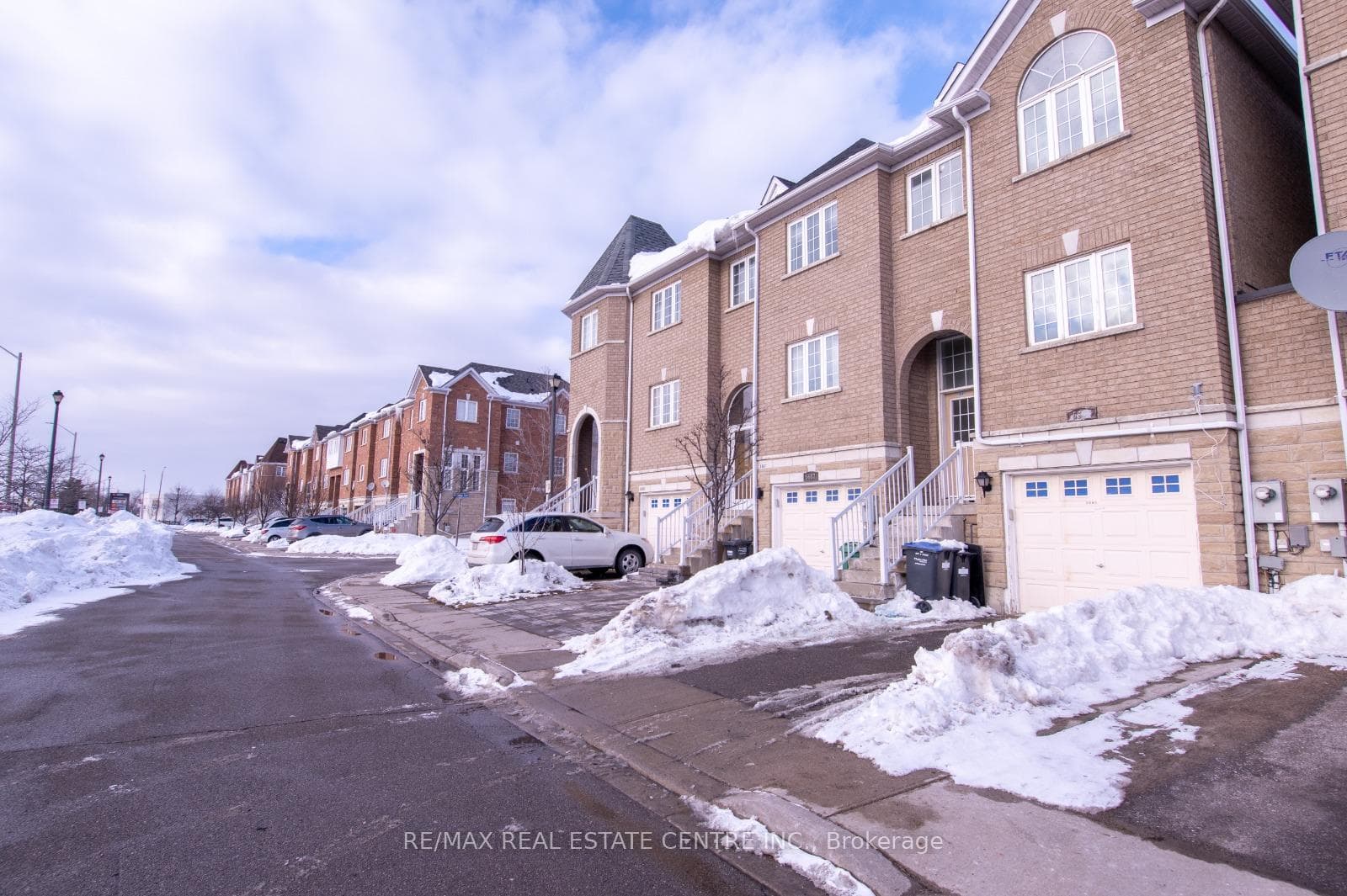 5685 Retreat Street, Mississauga, ON L5R 0B4 - Photo 1