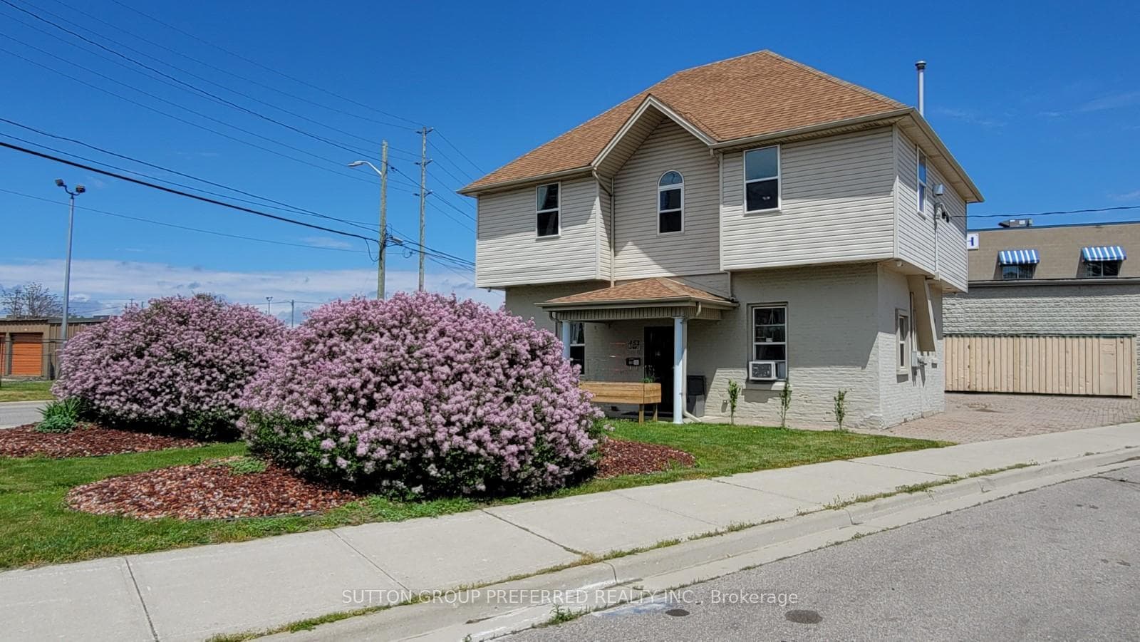 453 Bathurst Street, London East, ON N6B 1P4 - Photo 1