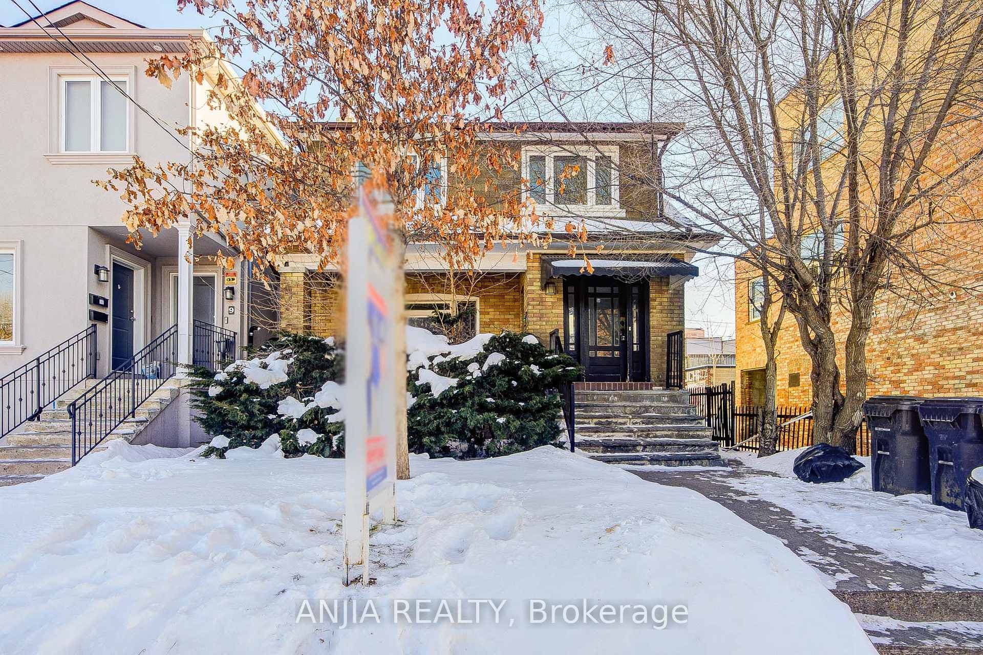 7 Linnsmore Crescent, Danforth / East York, ON M4J 4J5 - Photo 1