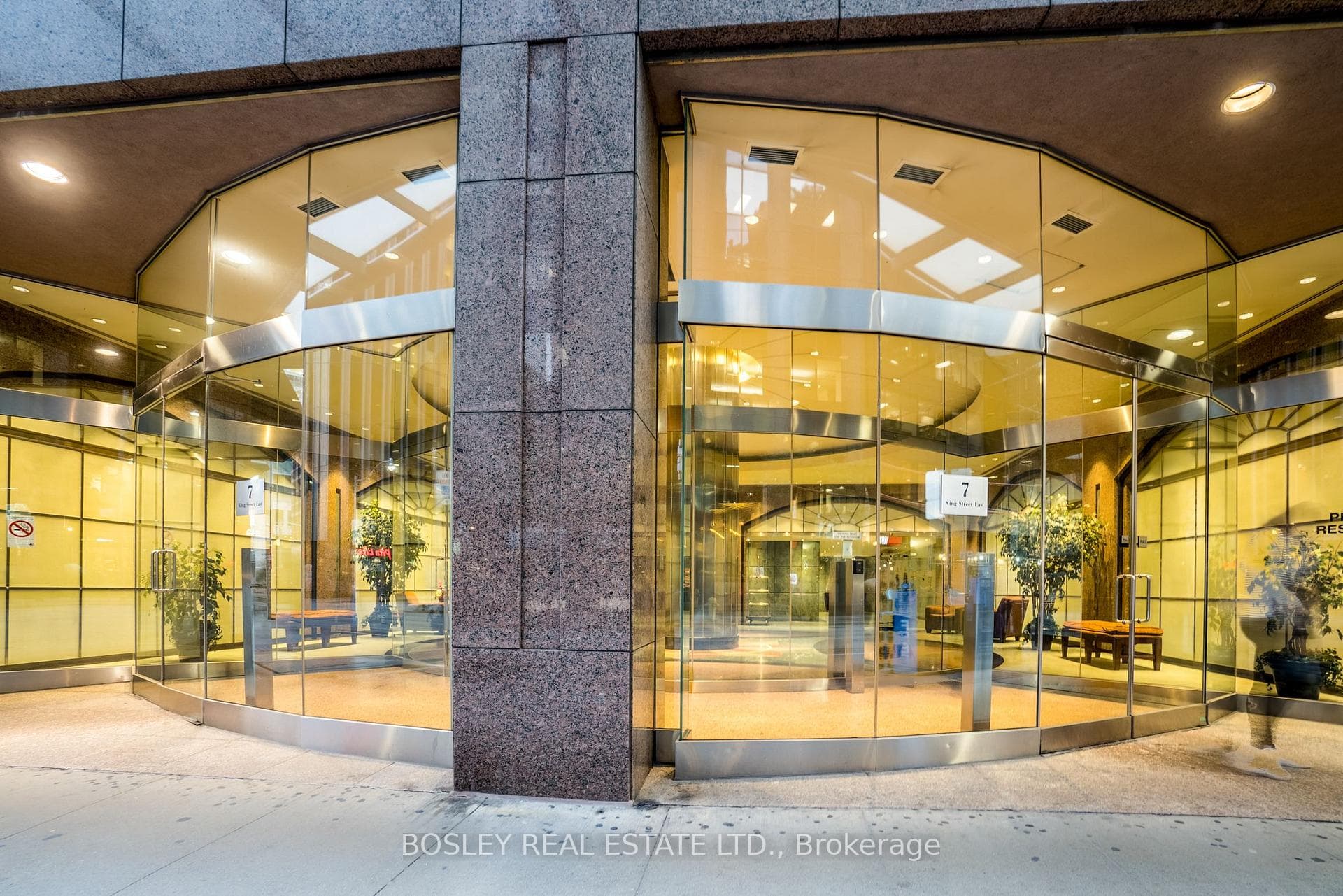 7 King Street Unit 1105, Regent Park / Cabbagetown / St. James Town, ON M5C 3C5 - Photo 1