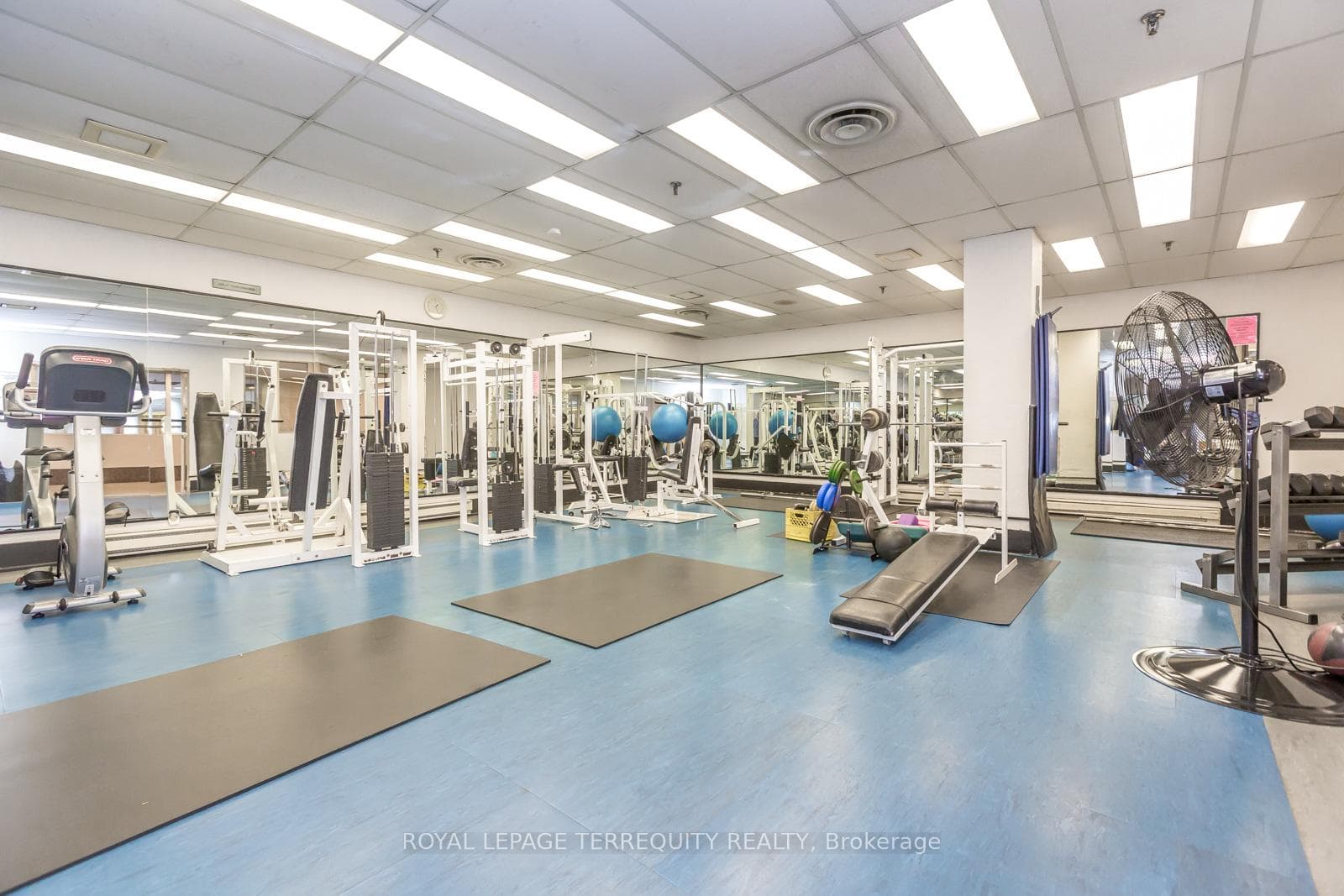 711 Bay Street Unit 919, Downtown Toronto / Waterfront, ON M5G 2J8 - Photo 1
