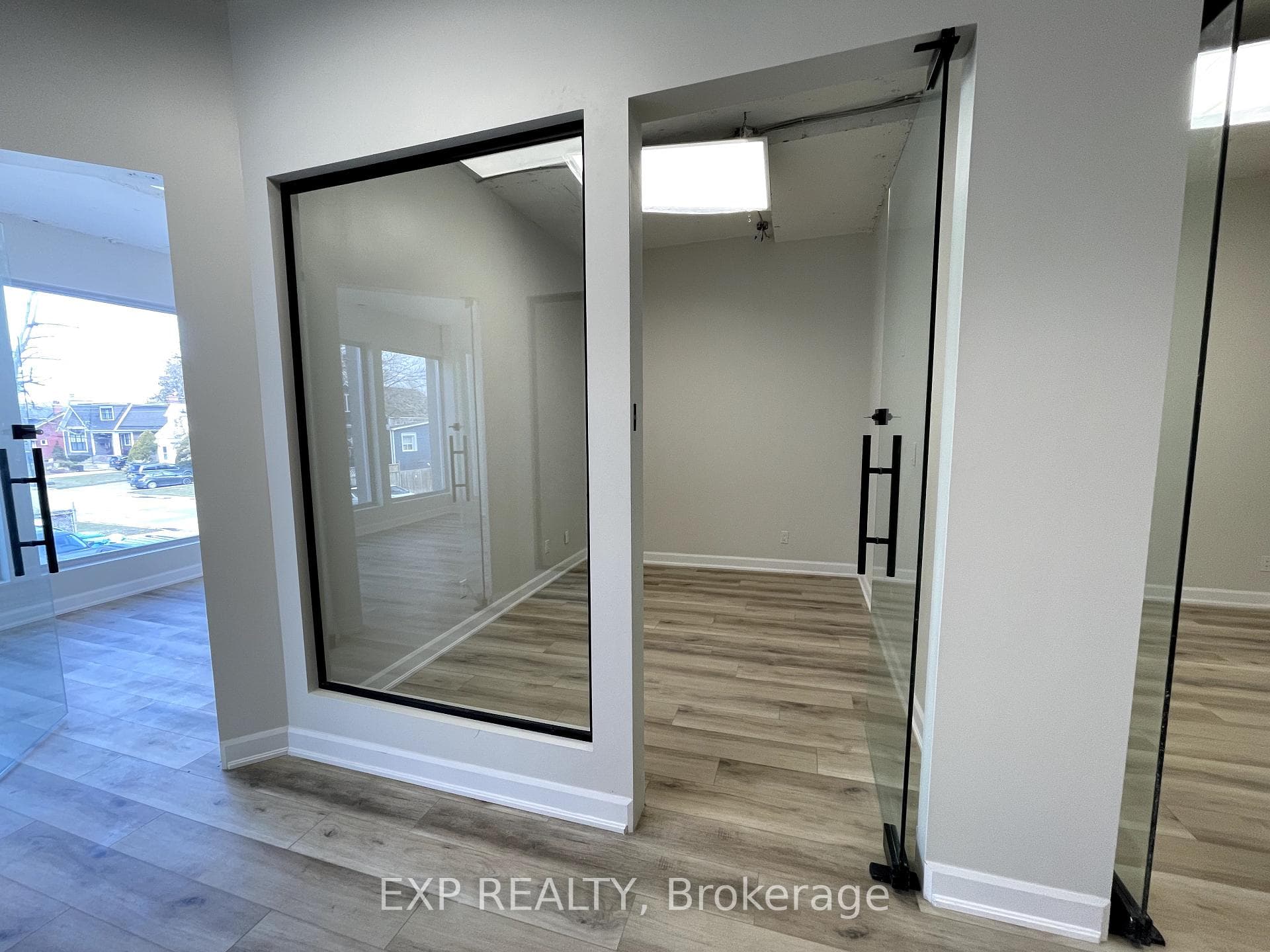 230 Lakeshore Road Unit 205-5A, Mississauga, ON L5G 1G7 - Photo 1