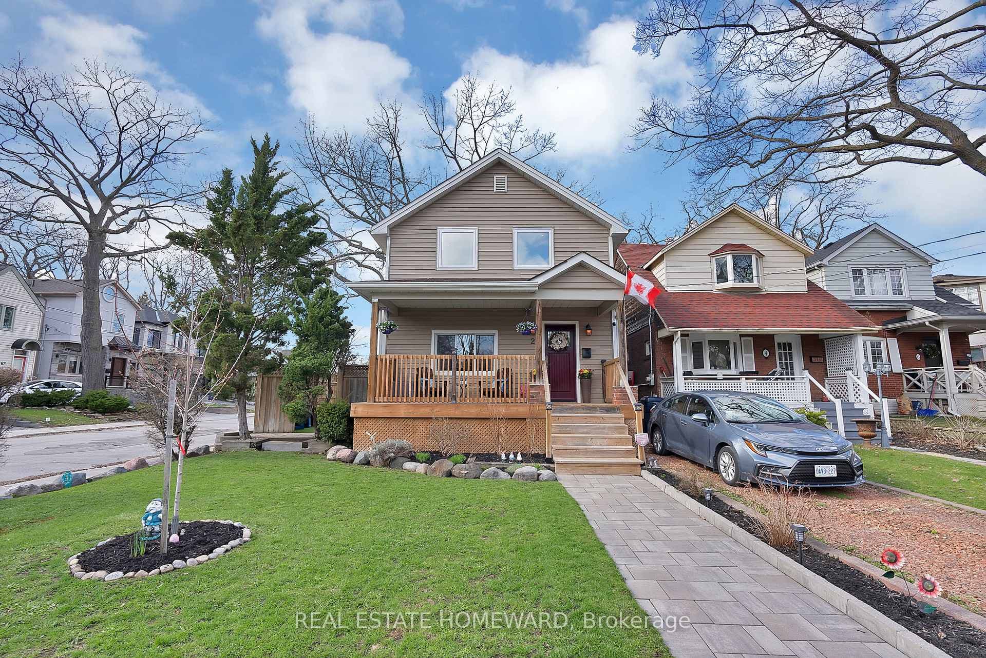 2 Lynn Road, Birch Cliff / Cliffside