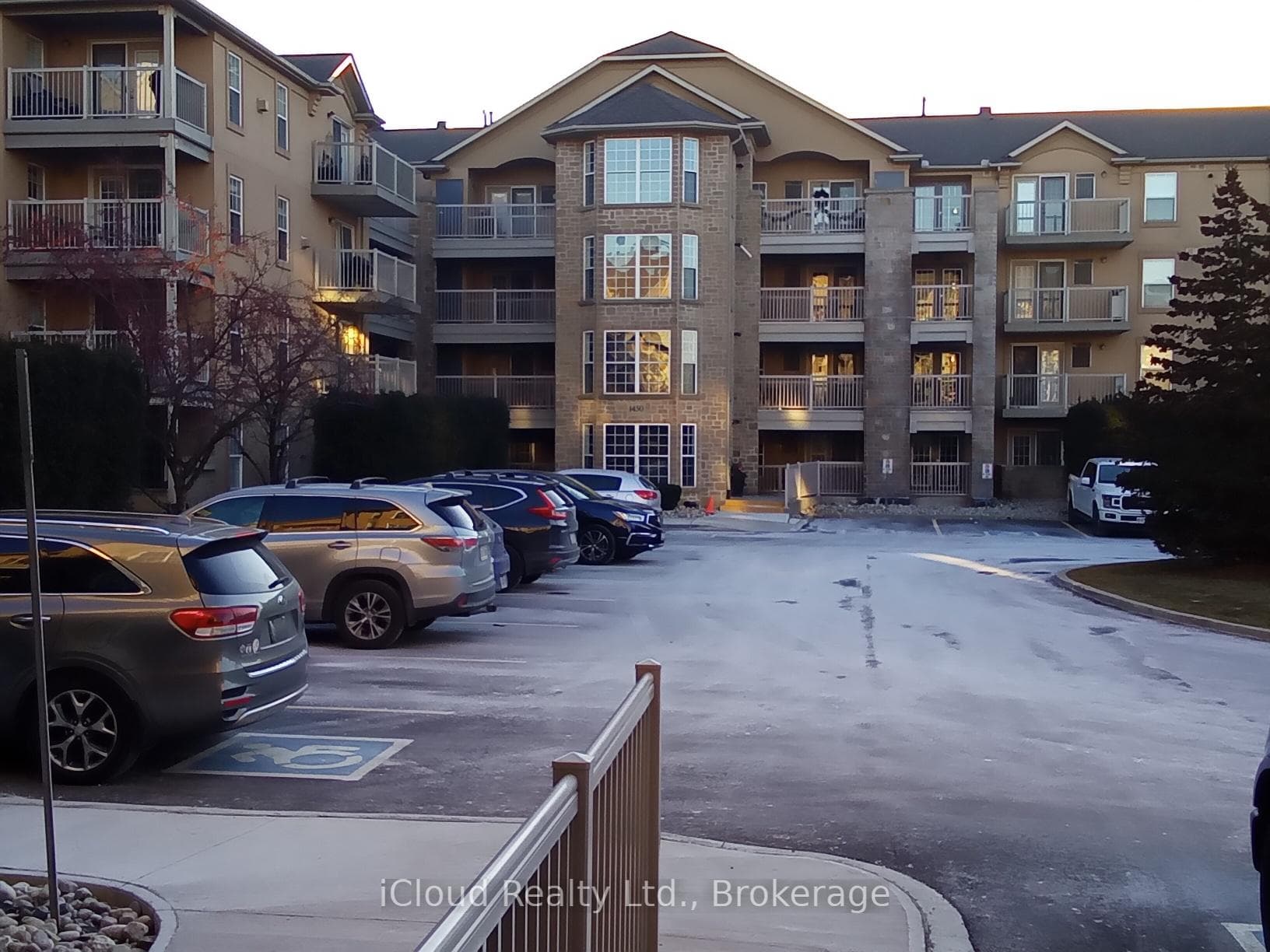 1450 Bishops Gate Unit 306, Oakville, ON L6M 4N1 - Photo 1