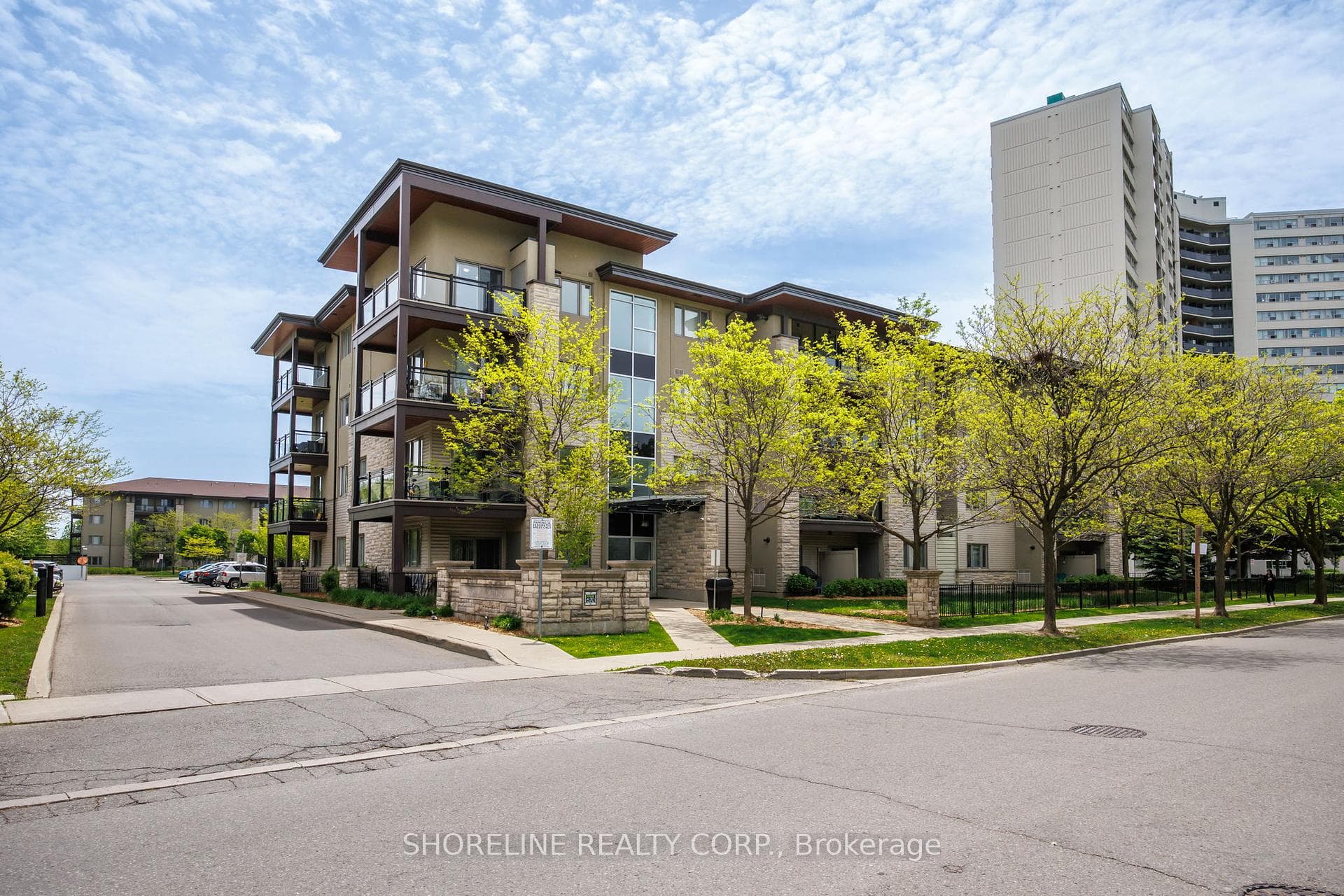 570 Lolita Gardens Unit 401, Mississauga, ON L5A 0A1 - Photo 1