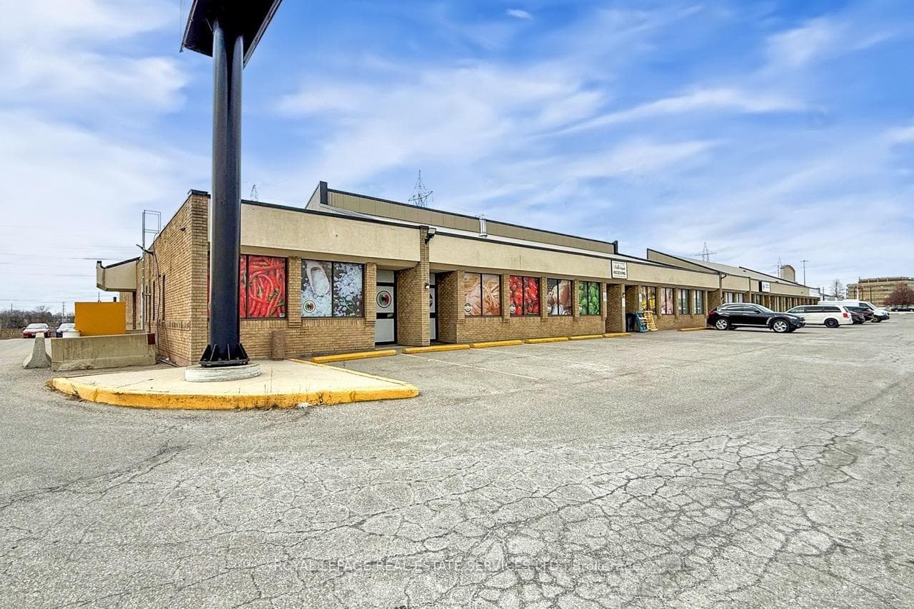 557 Dixon Road, Etobicoke (West Mall / Rexdale), ON M9W 1A8 - Photo 1