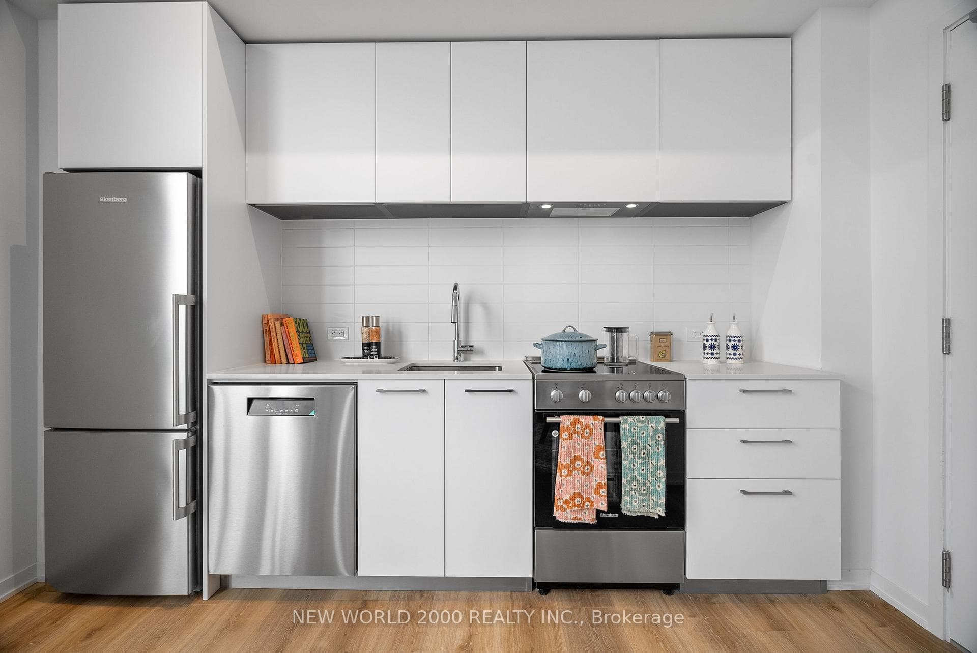 101 Roehampton Avenue Unit 2211, Leaside / Davisville, ON M4P 2W2 - Photo 1