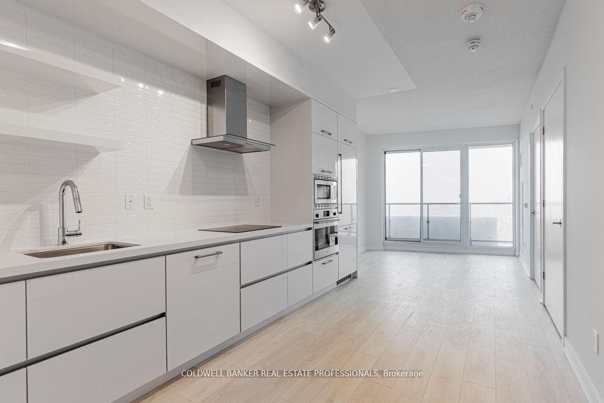 950 Portage Parkway Unit 5709, Vaughan, ON L4K 0J7 - Photo 1