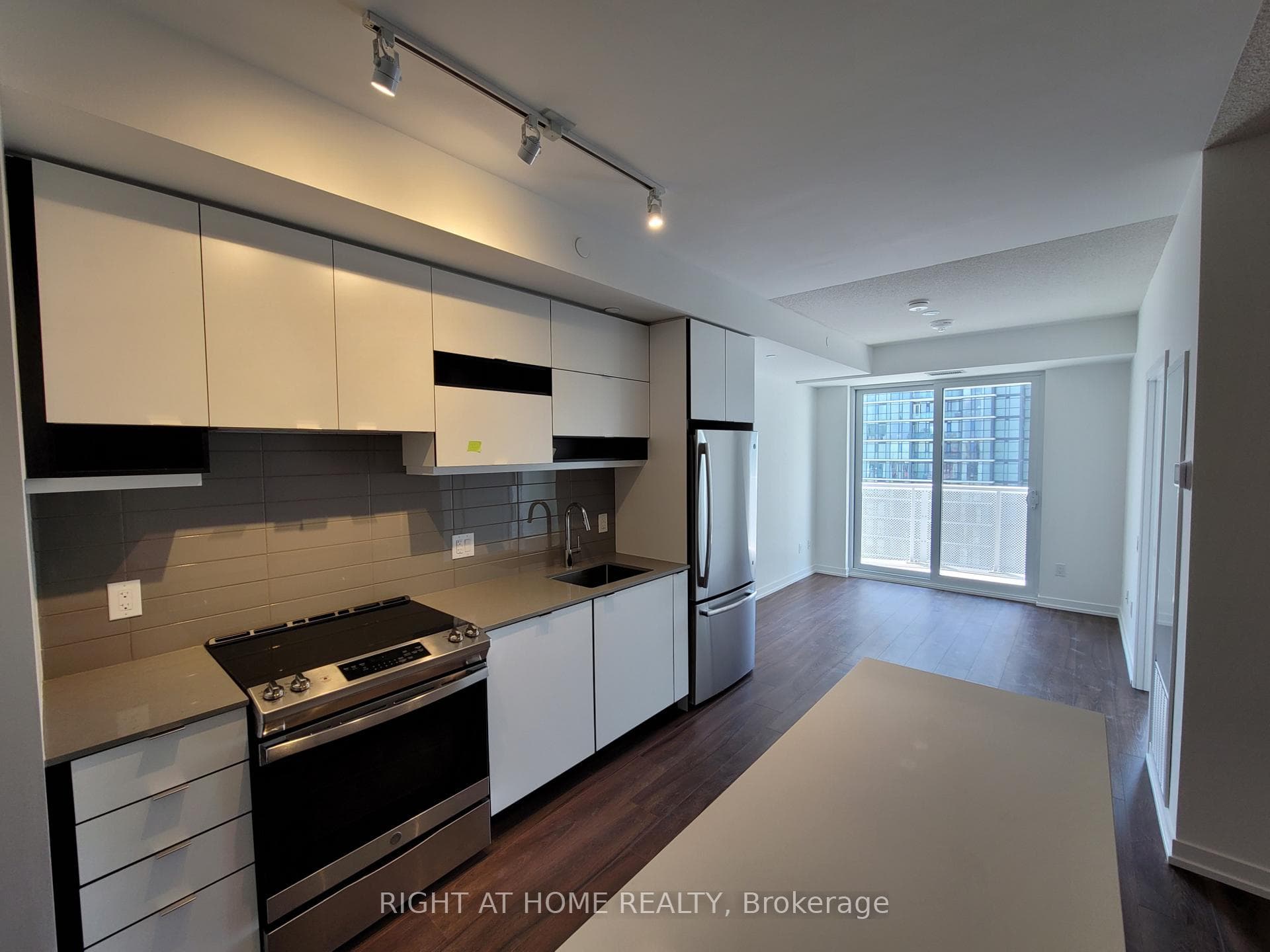 4065 confederation Parkway Unit 1911, Mississauga, ON L5B 0L4 - Photo 1