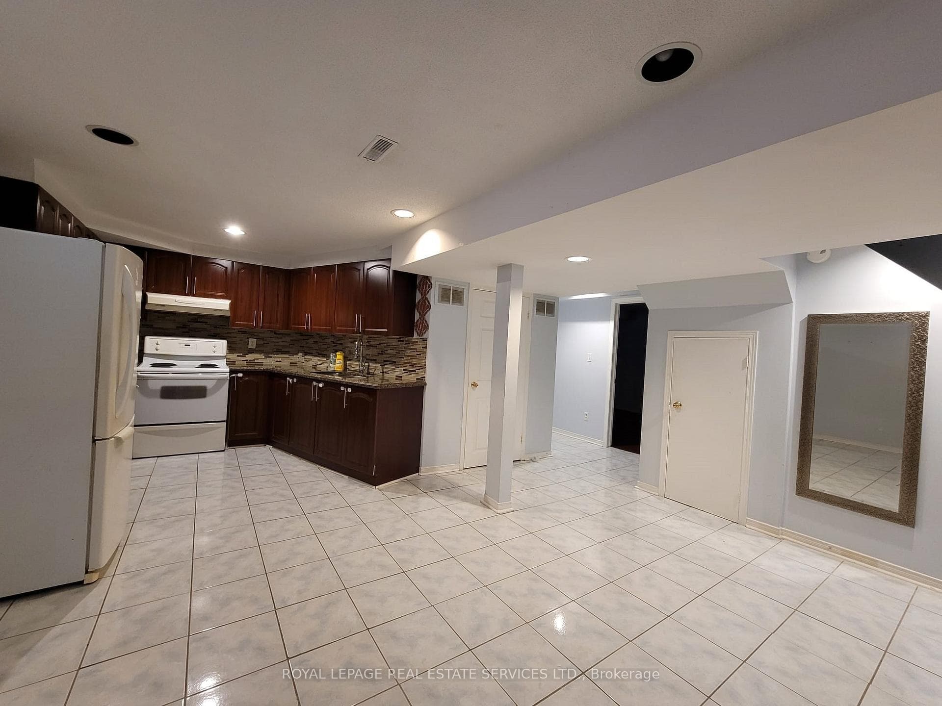 323 Winfield Terrace Unit Bsmt, Mississauga, ON L5R 1N6 - Photo 1