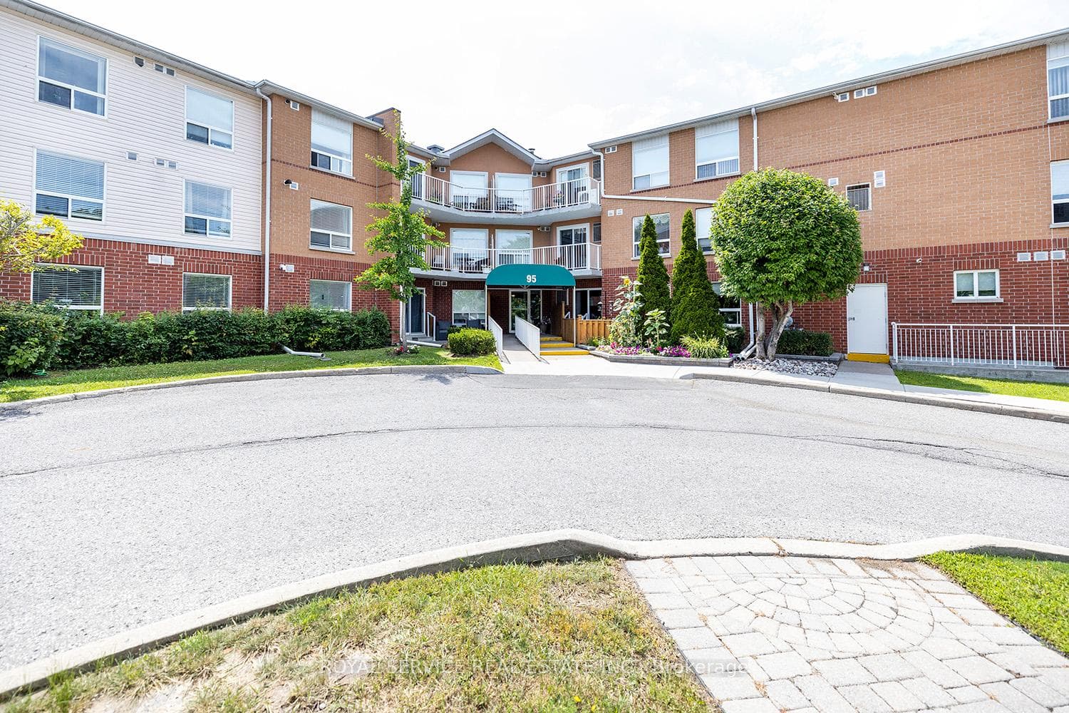 95 Wellington Street Unit 208, Clarington