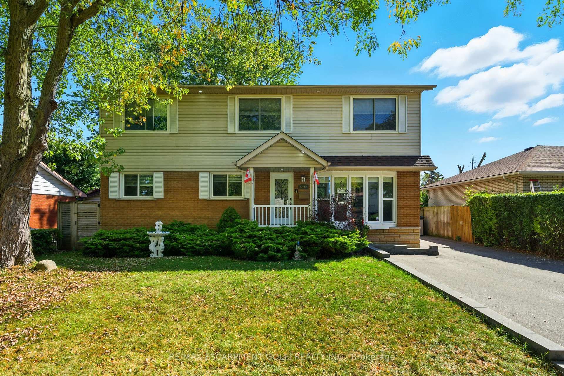 5372 Spruce Avenue, Burlington, ON L7L 1N7 - Photo 1