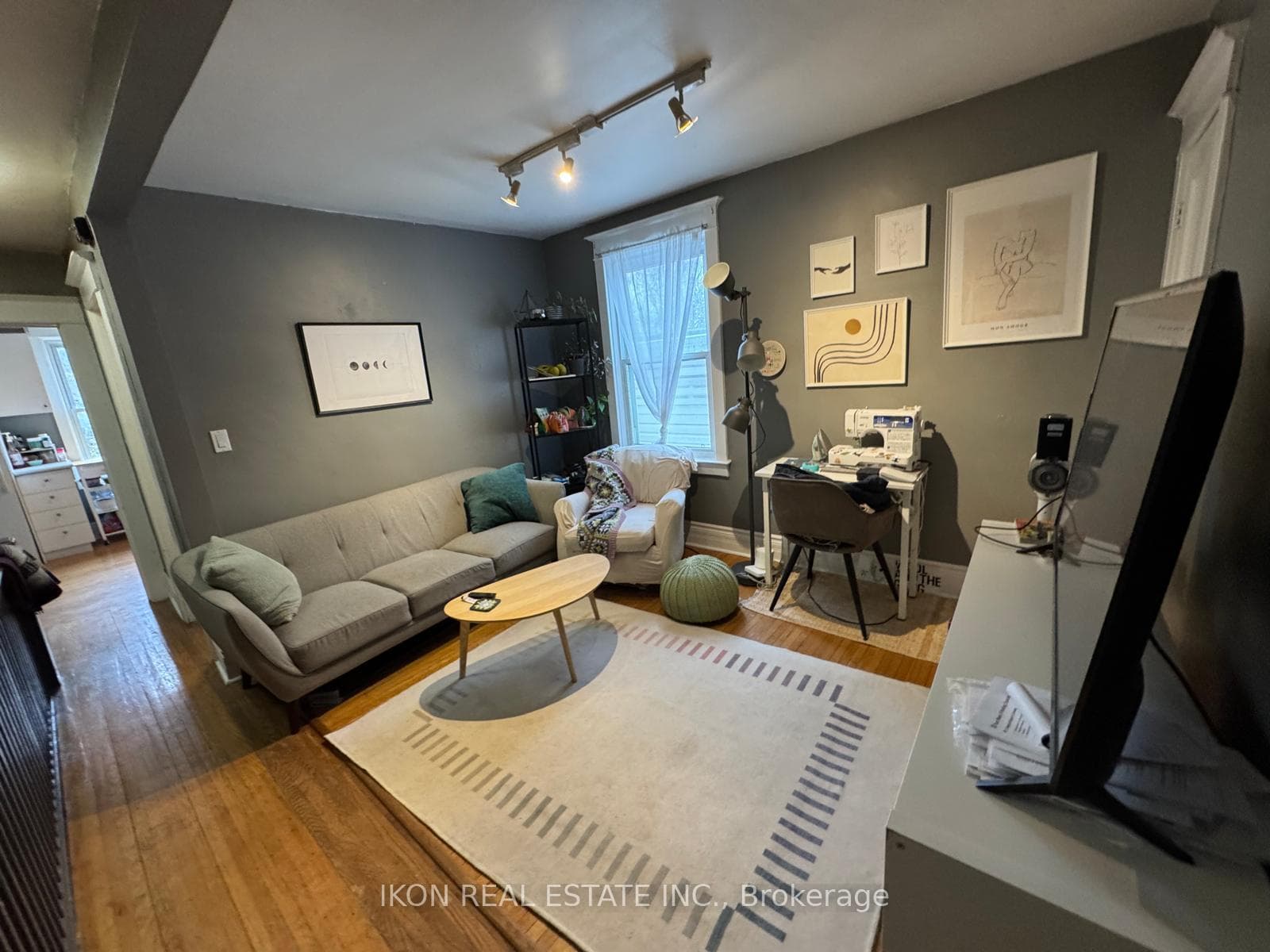 415 Coxwell Avenue, The Beaches / Upper Beaches, ON M4L 3B9 - Photo 1