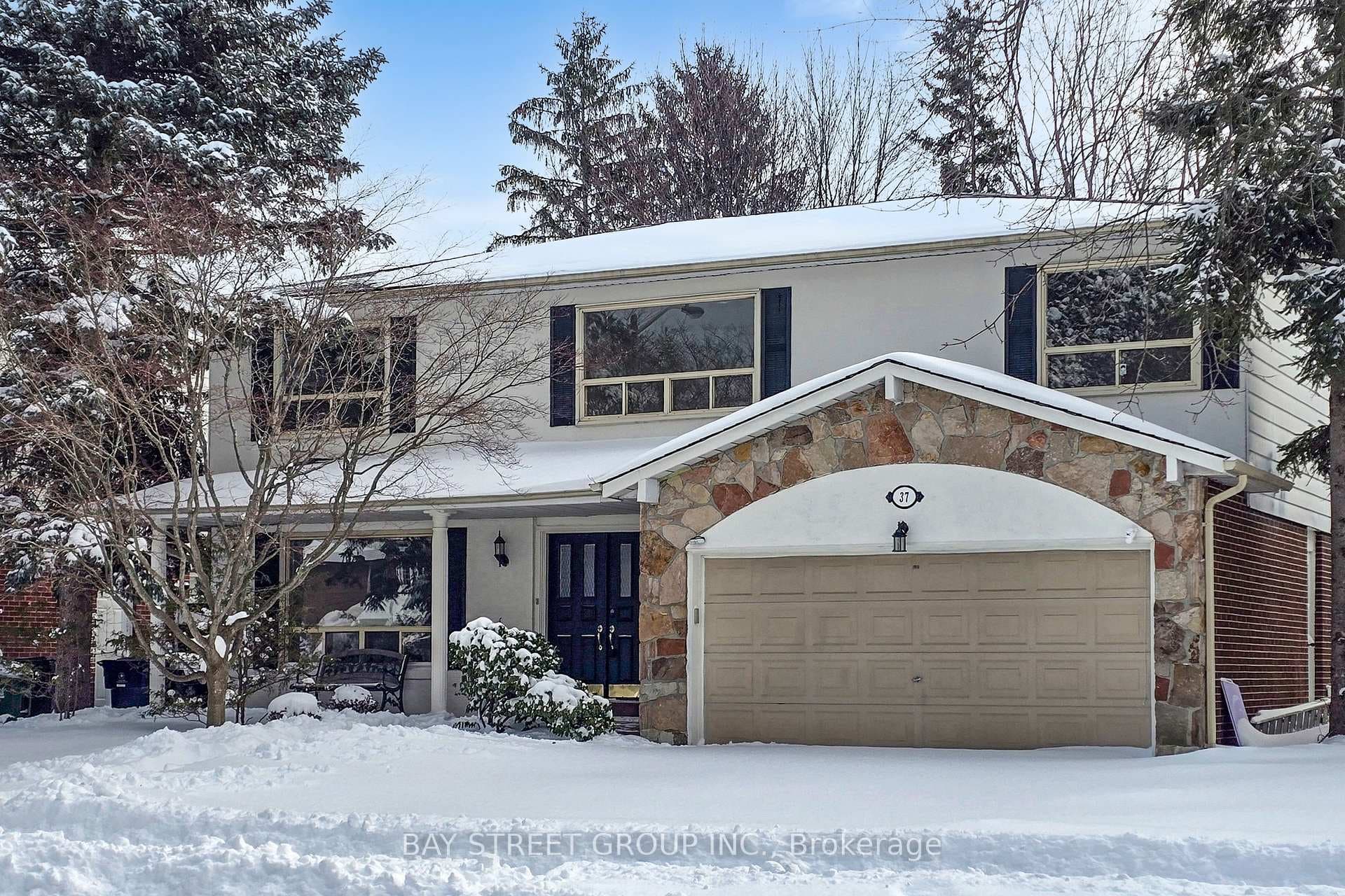 37 Abbeywood Trail, Don Mills / Parkwoods / Victoria Village, ON M3B 3B4 - Photo 1