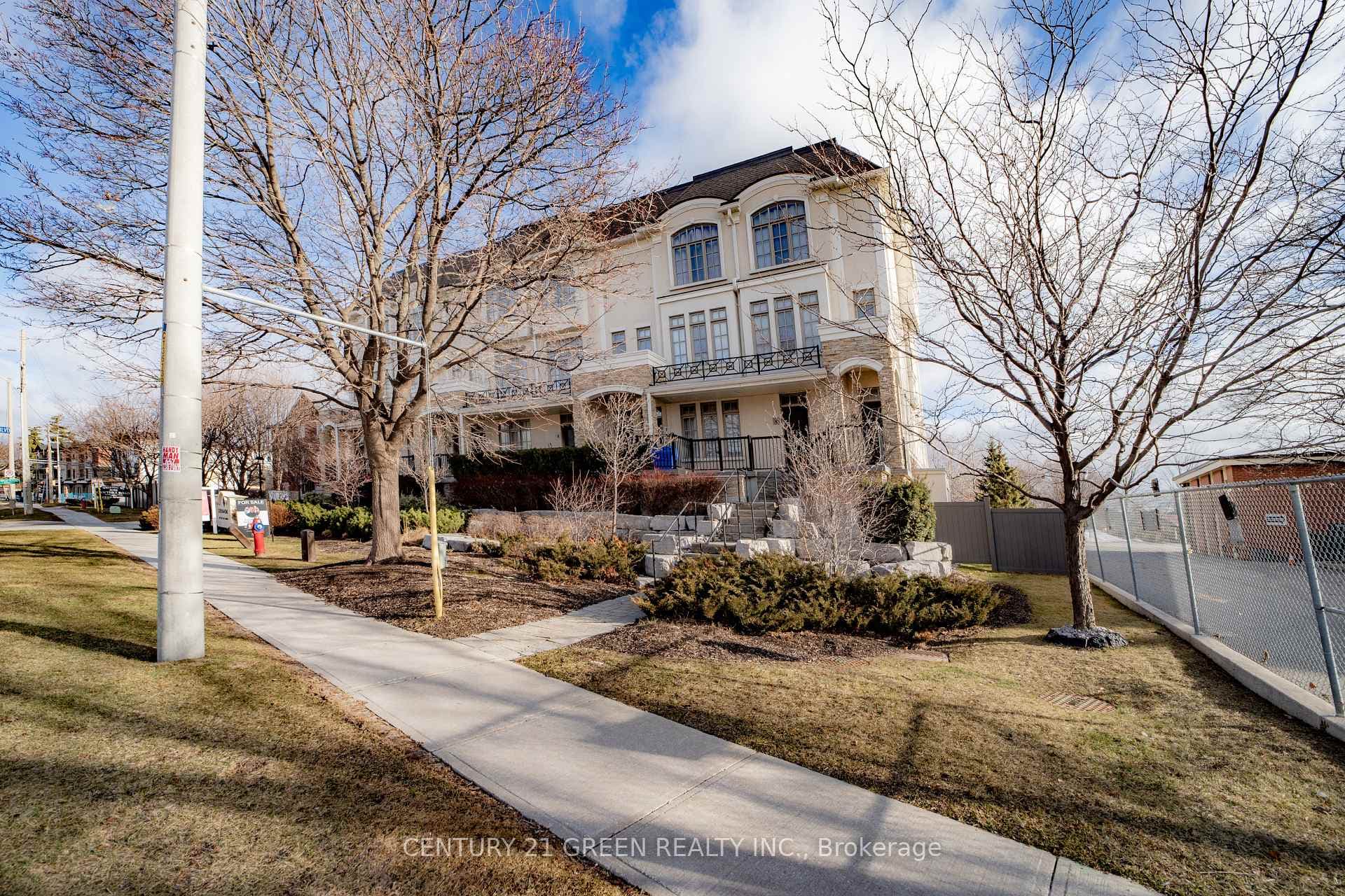 3071 Cawthra Road Unit 5, Mississauga, ON L5A 2X4 - Photo 1