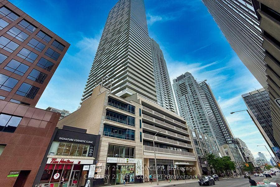 2221 YONGE Street Unit 4106, Leaside / Davisville, ON M4S 2B4 - Photo 1