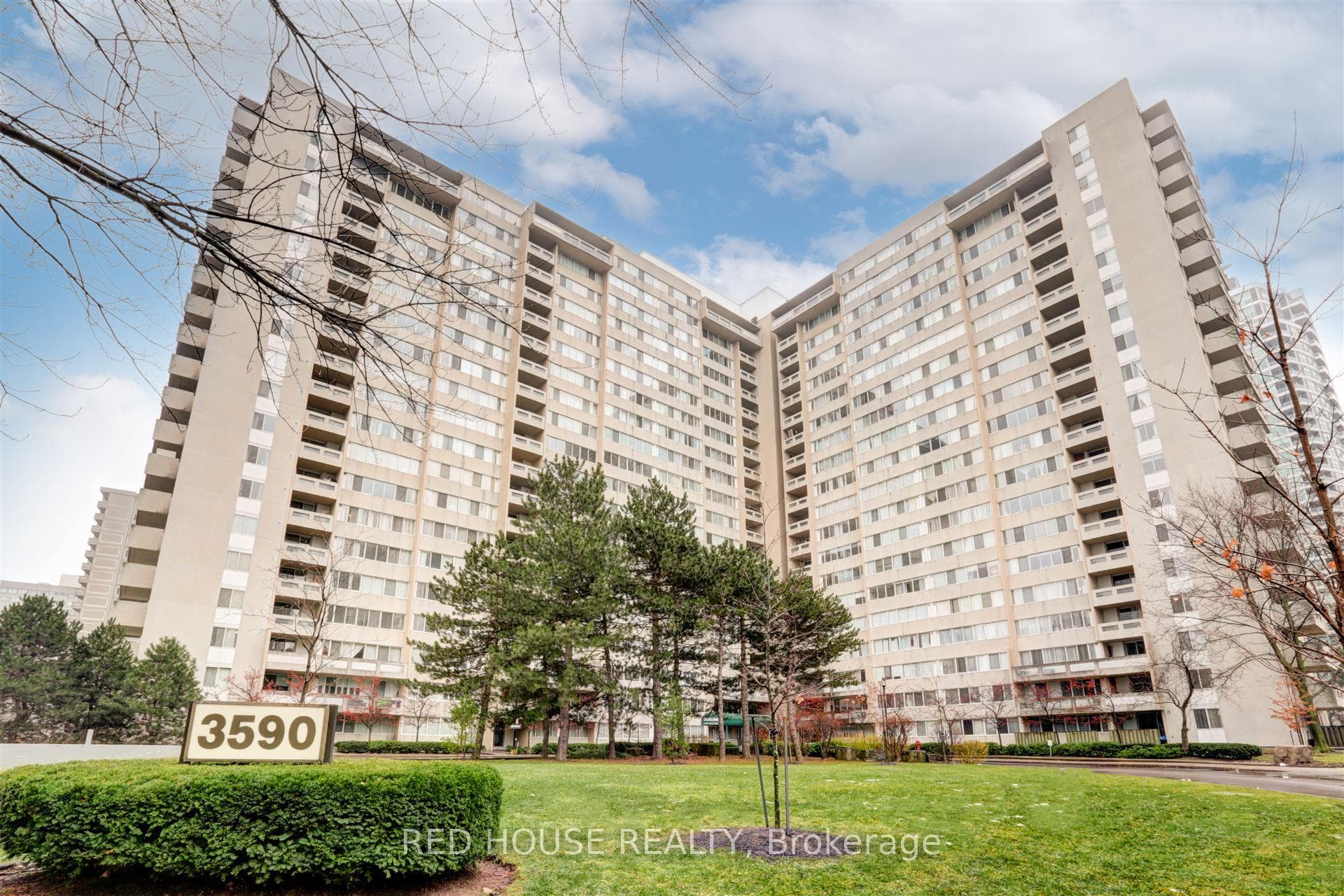 3590 Kaneff Crescent Unit 705, Mississauga, ON L5A 3X3 - Photo 1