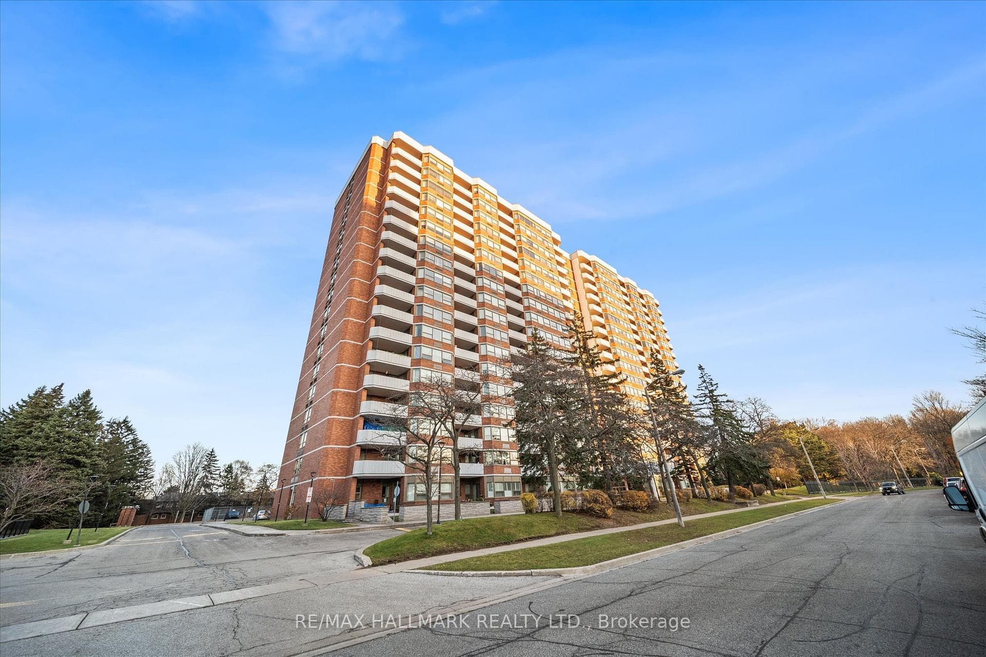 121 Ling Road Unit 1504, Rouge / Port Union / Malvern, ON M1E 4Y2 - Photo 1