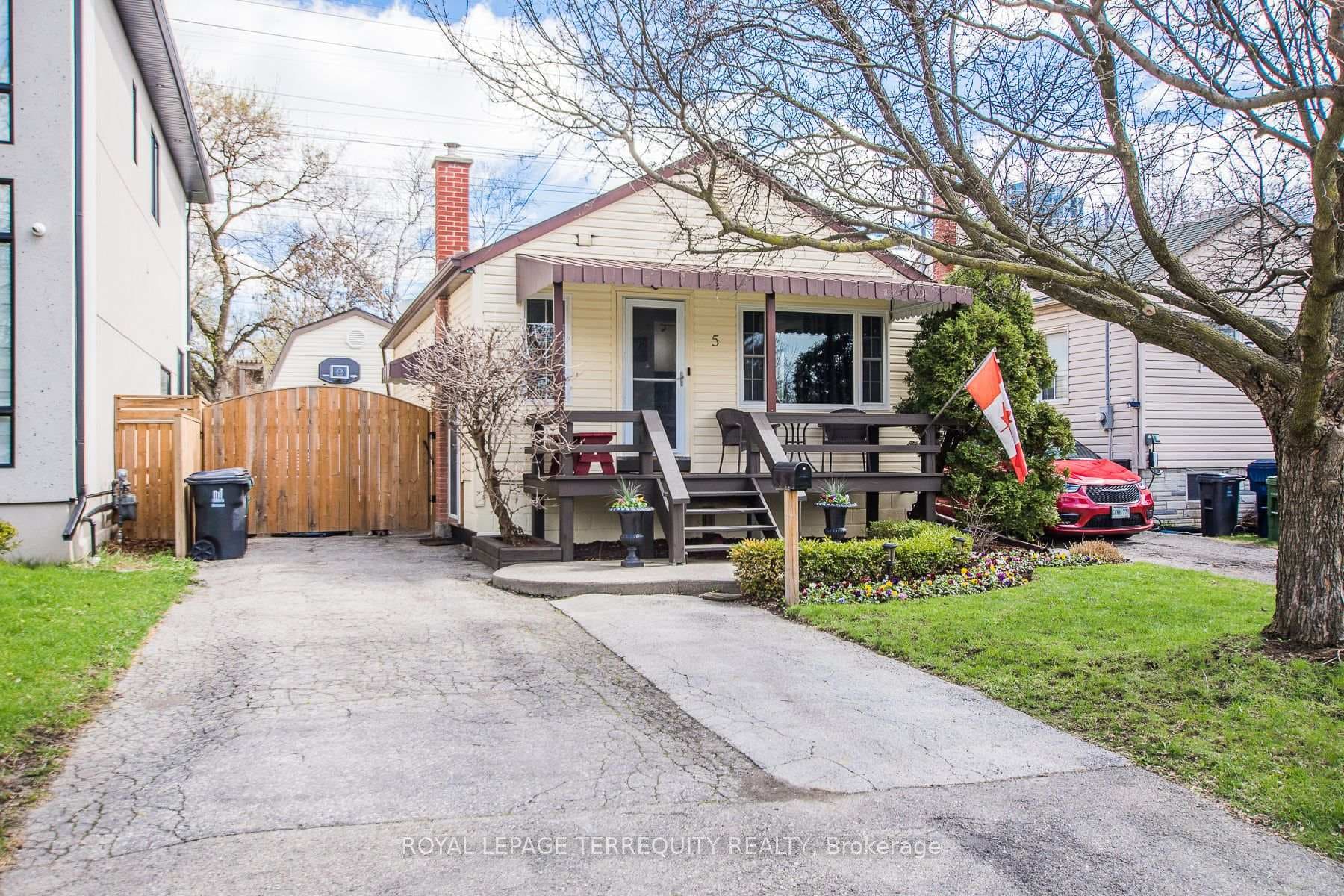 5 Acorn Avenue, Etobicoke (Islington / Rexdale), ON M9B 3P7 - Photo 1