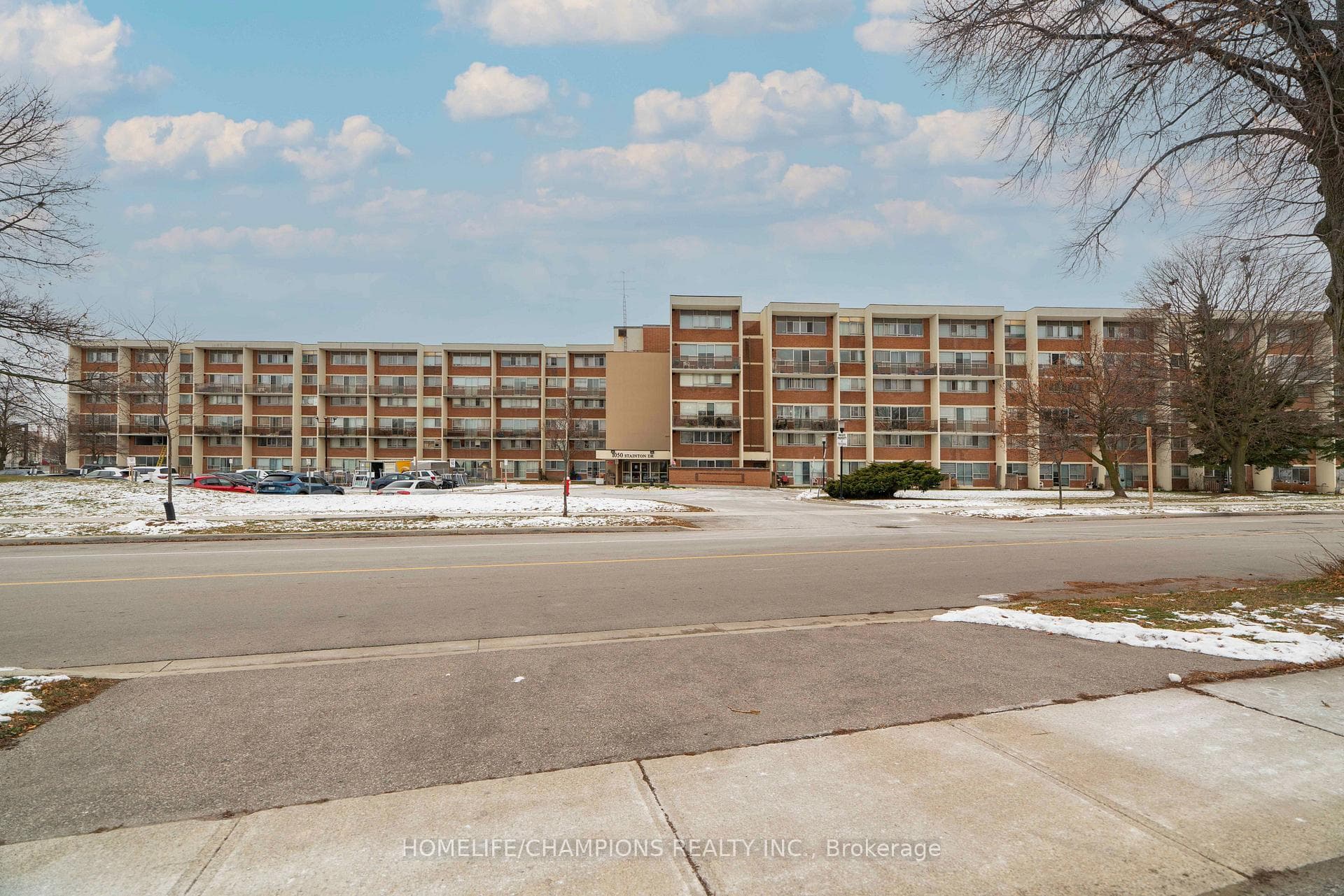 1050 Stainton Drive Unit 205, Mississauga, ON L5C 2T8 - Photo 1