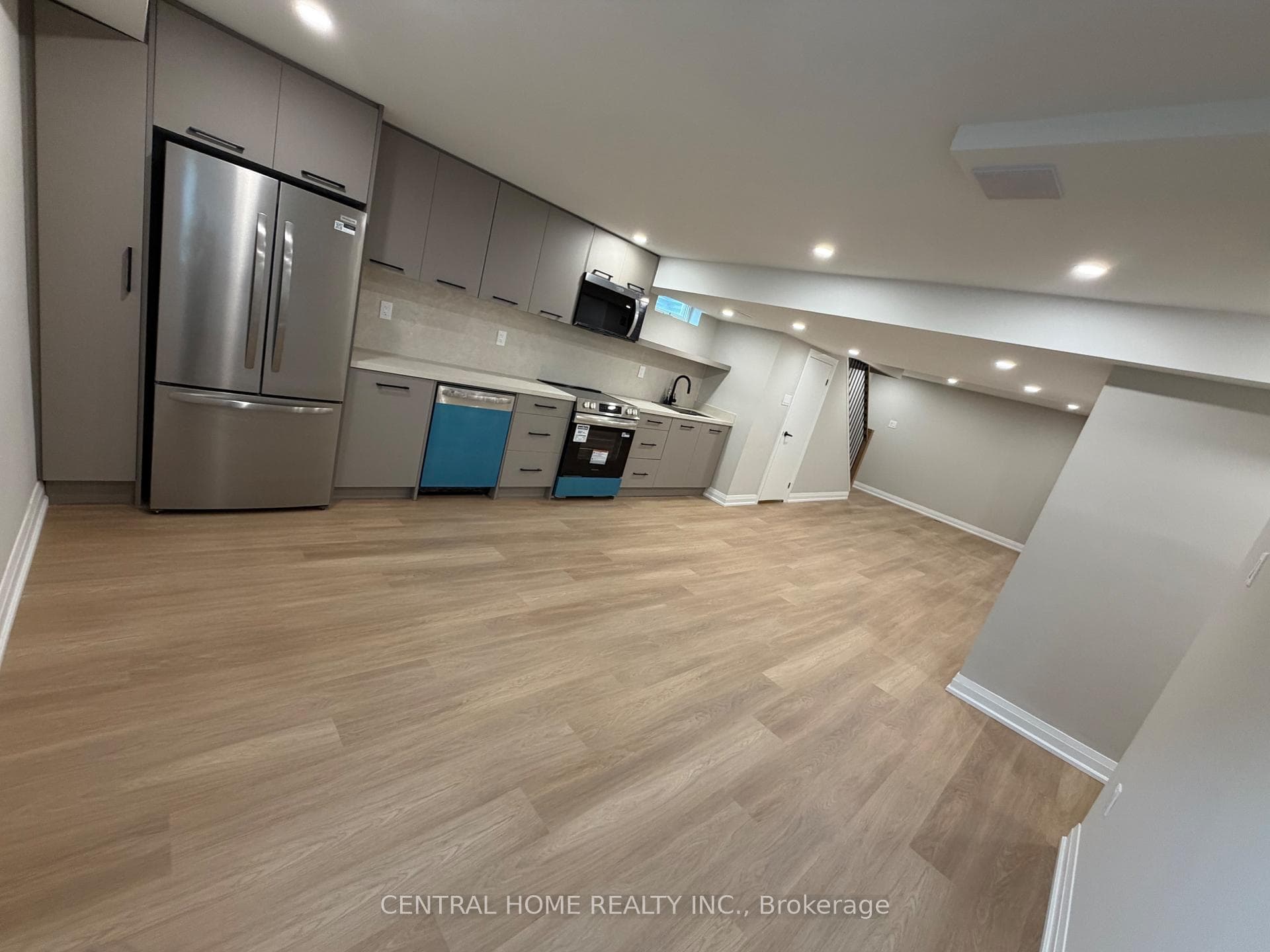 BSMT - 229 Spring Gate Boulevard, Vaughan, ON L4J 3G3 - Photo 1