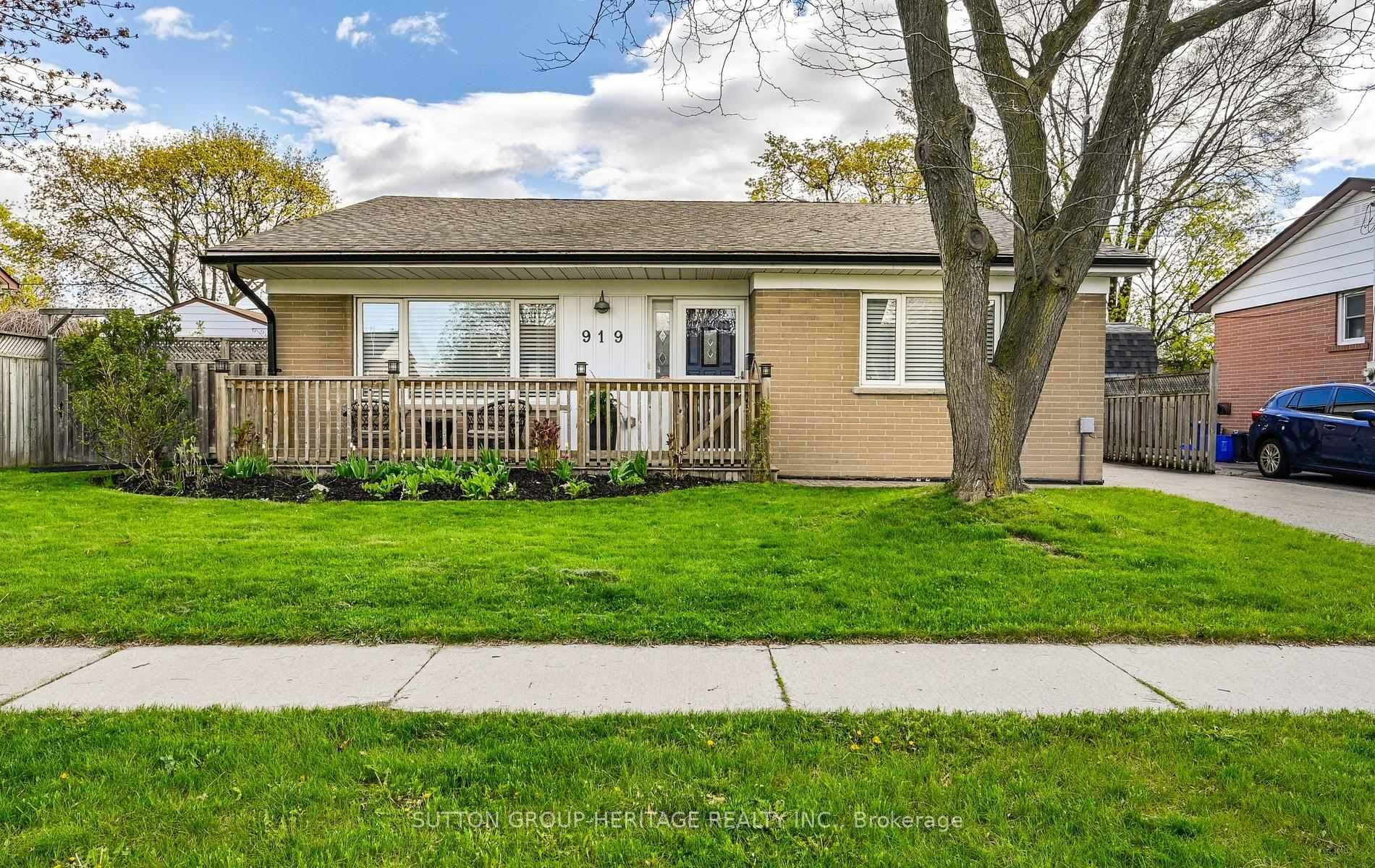 919 Bayview Avenue, Whitby