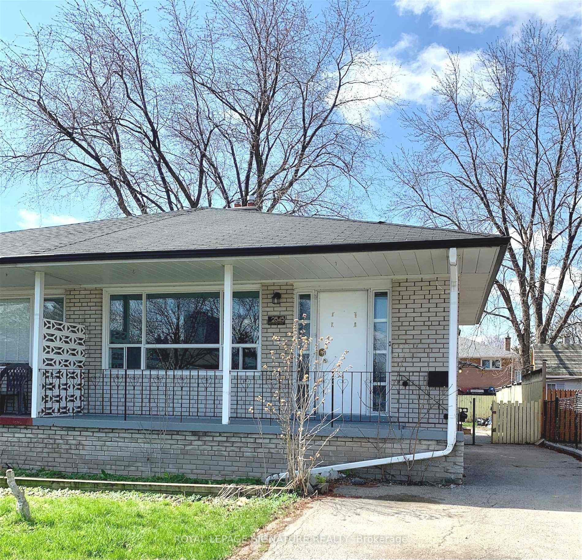 2545 Padstow Crescent, Mississauga, ON L5J 2G2 - Photo 1