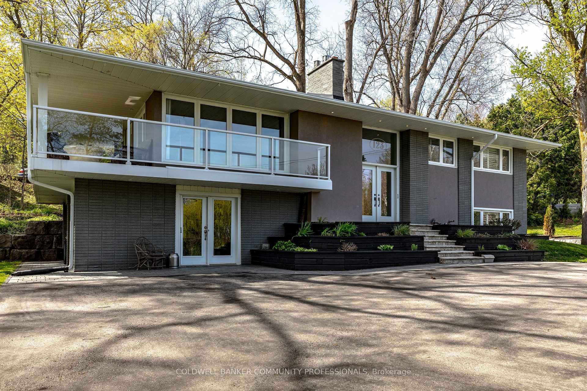 123 Hillcrest Avenue, Hamilton