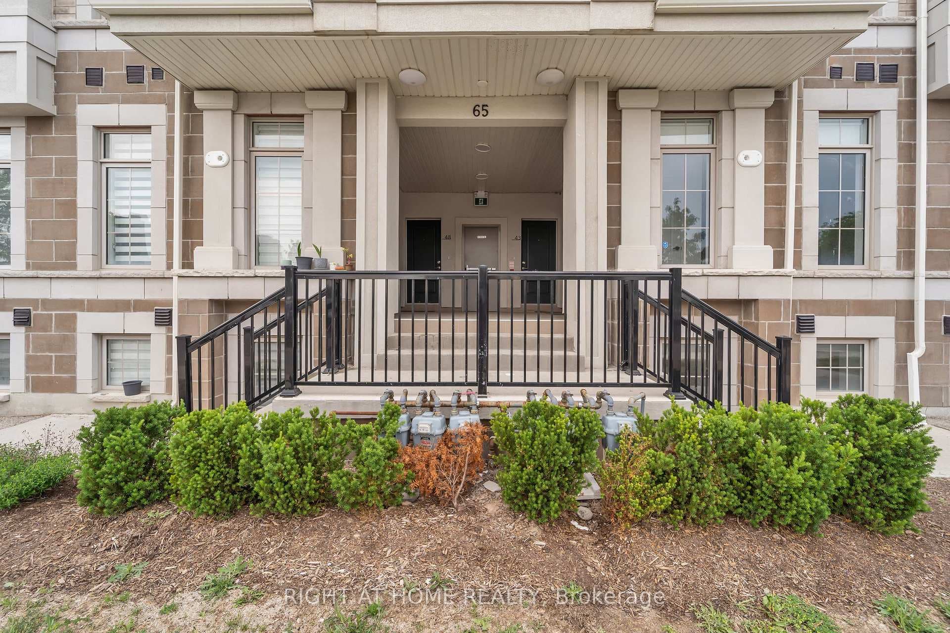 65 Armdale Road Unit 45, Mississauga, ON L4Z 0C7 - Photo 1